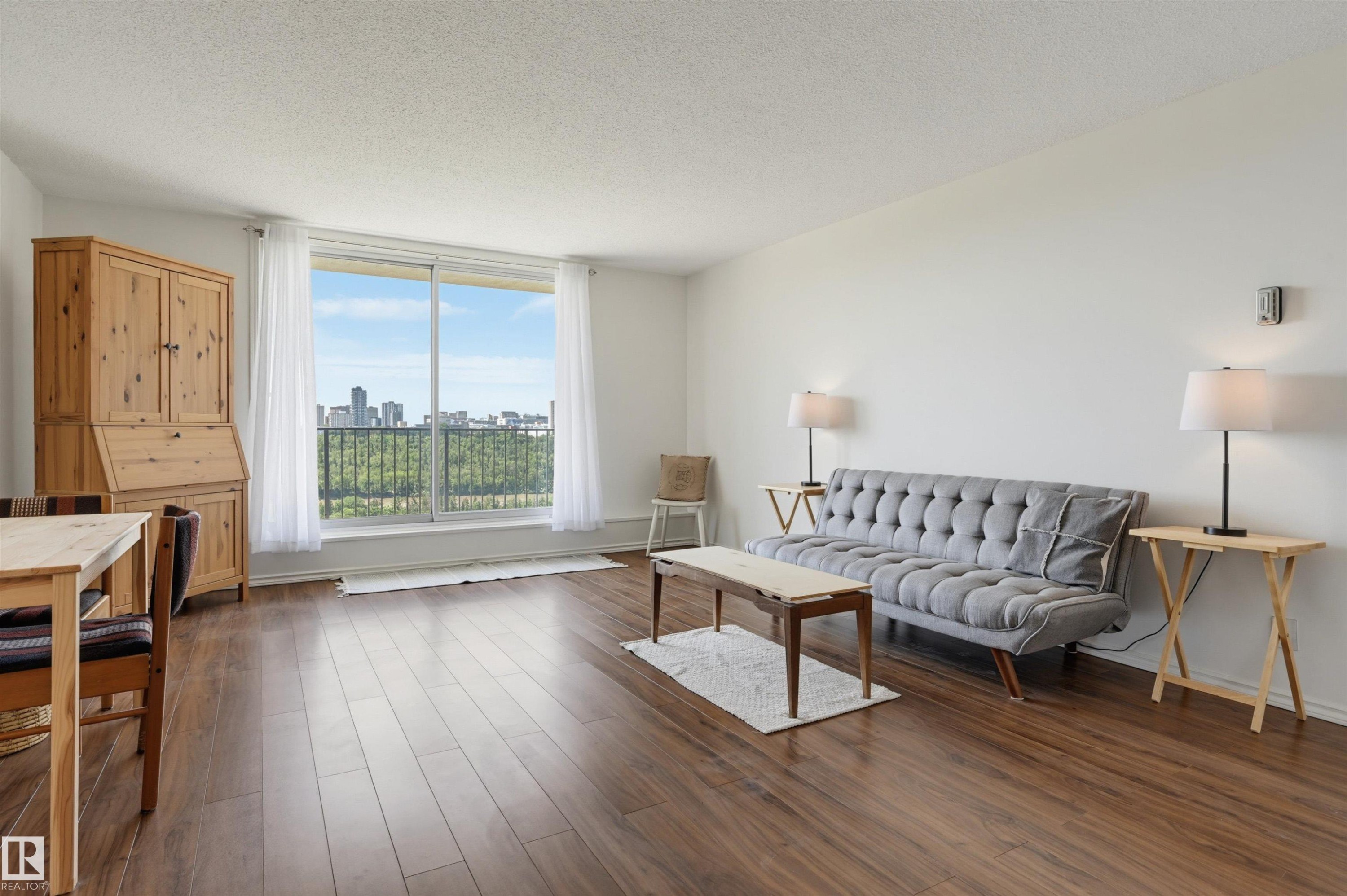 #709 11307 99 Av Nw, Edmonton, AB - Indoor Photo Showing Living Room