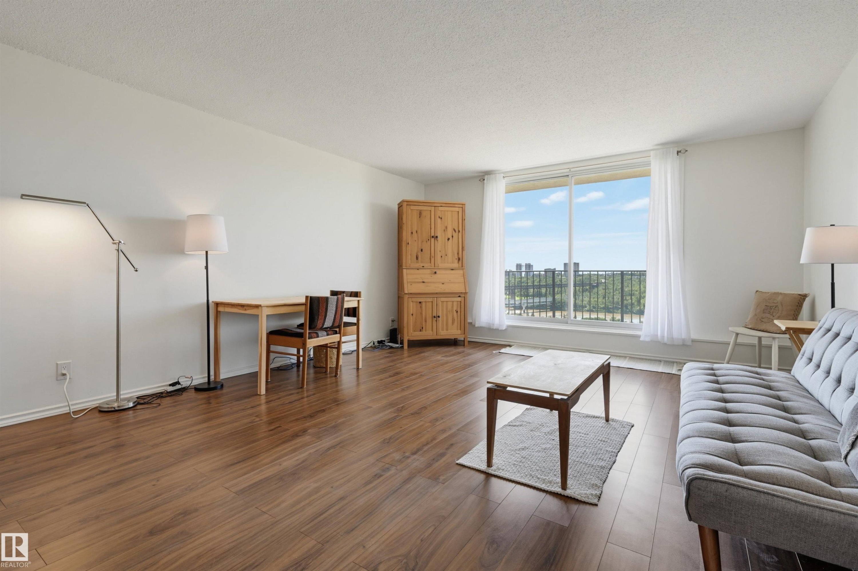 #709 11307 99 Av Nw, Edmonton, AB - Indoor Photo Showing Living Room