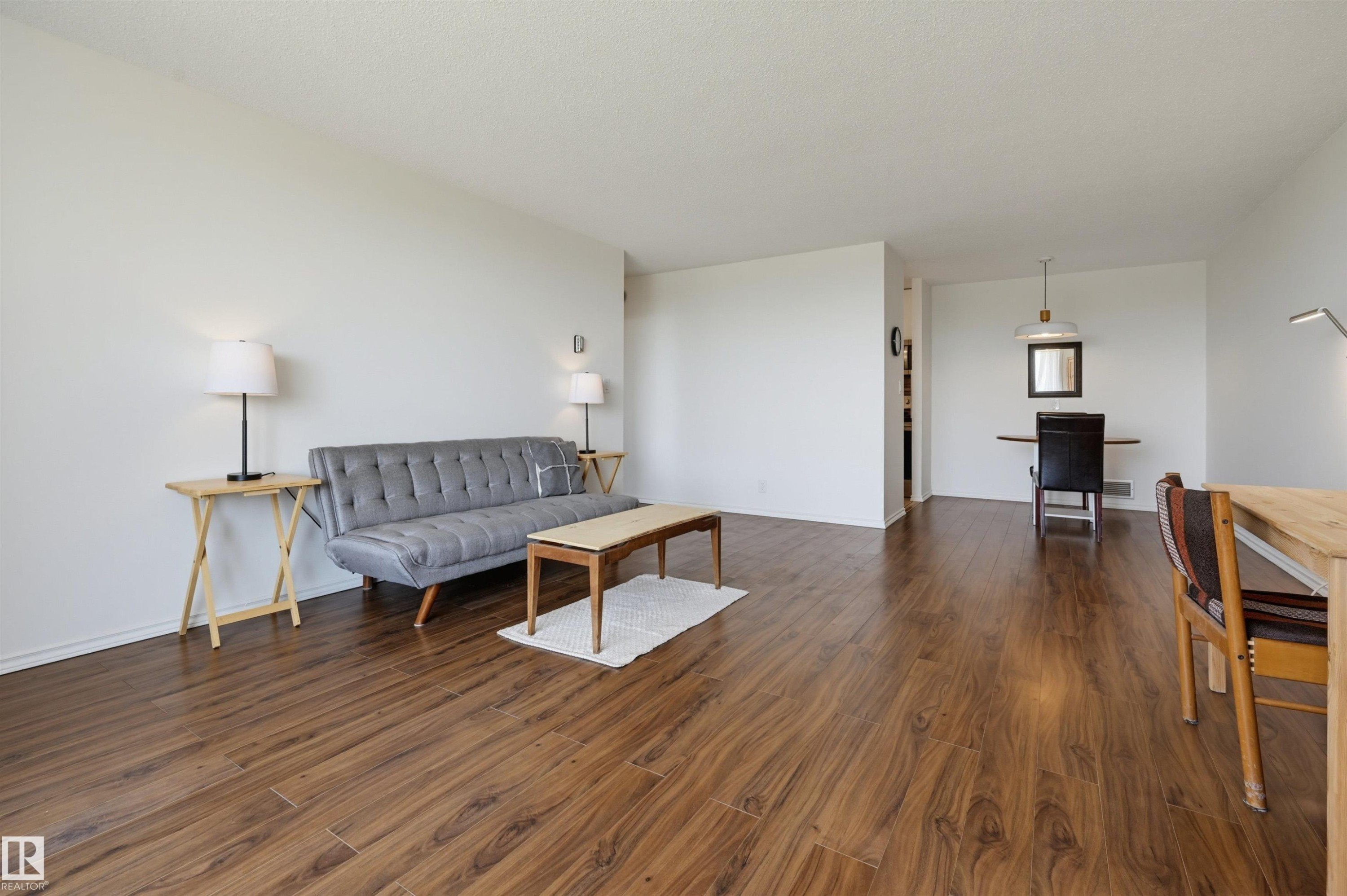 #709 11307 99 Av Nw, Edmonton, AB - Indoor Photo Showing Living Room