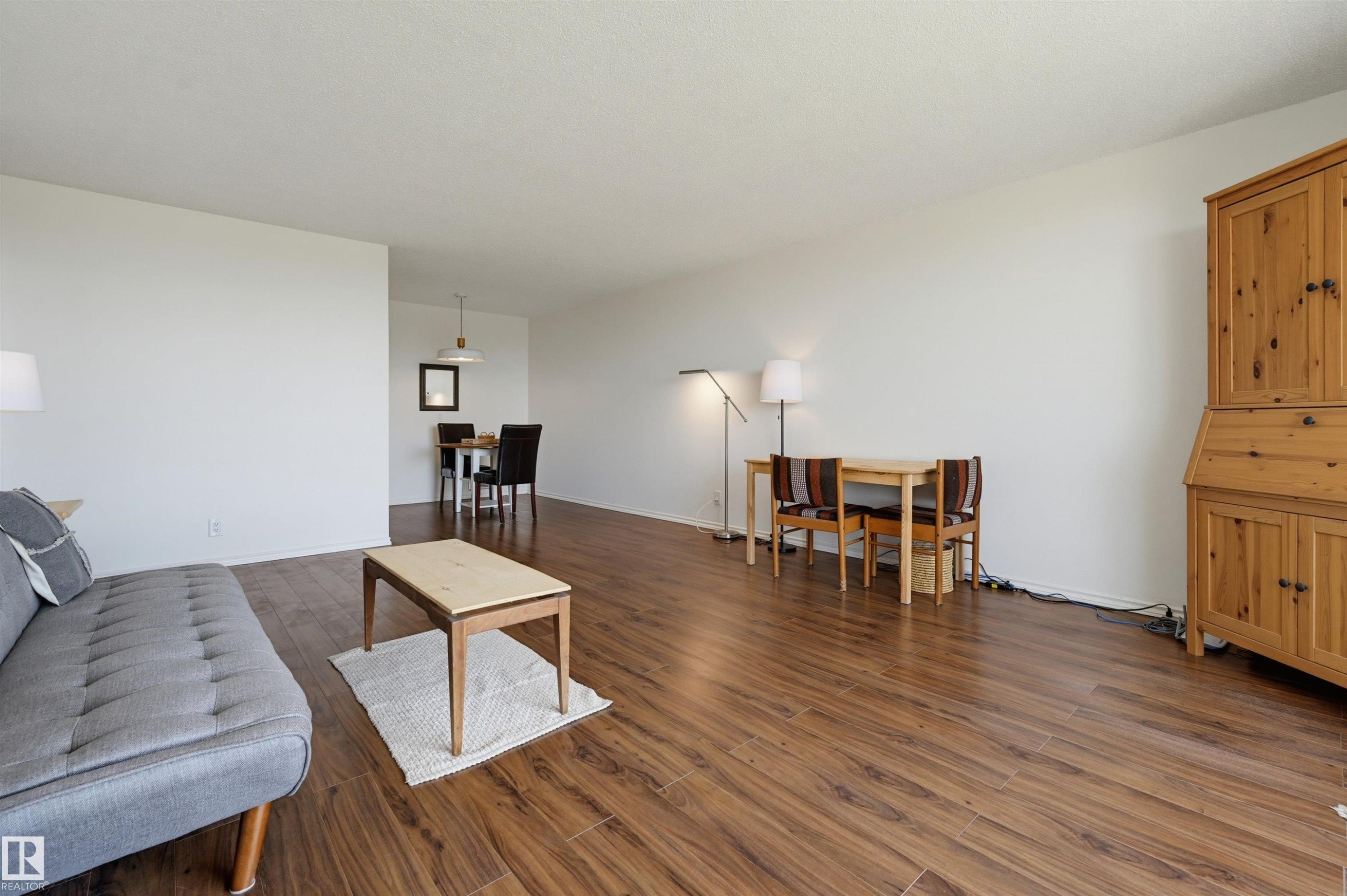 #709 11307 99 Av Nw, Edmonton, AB - Indoor Photo Showing Living Room