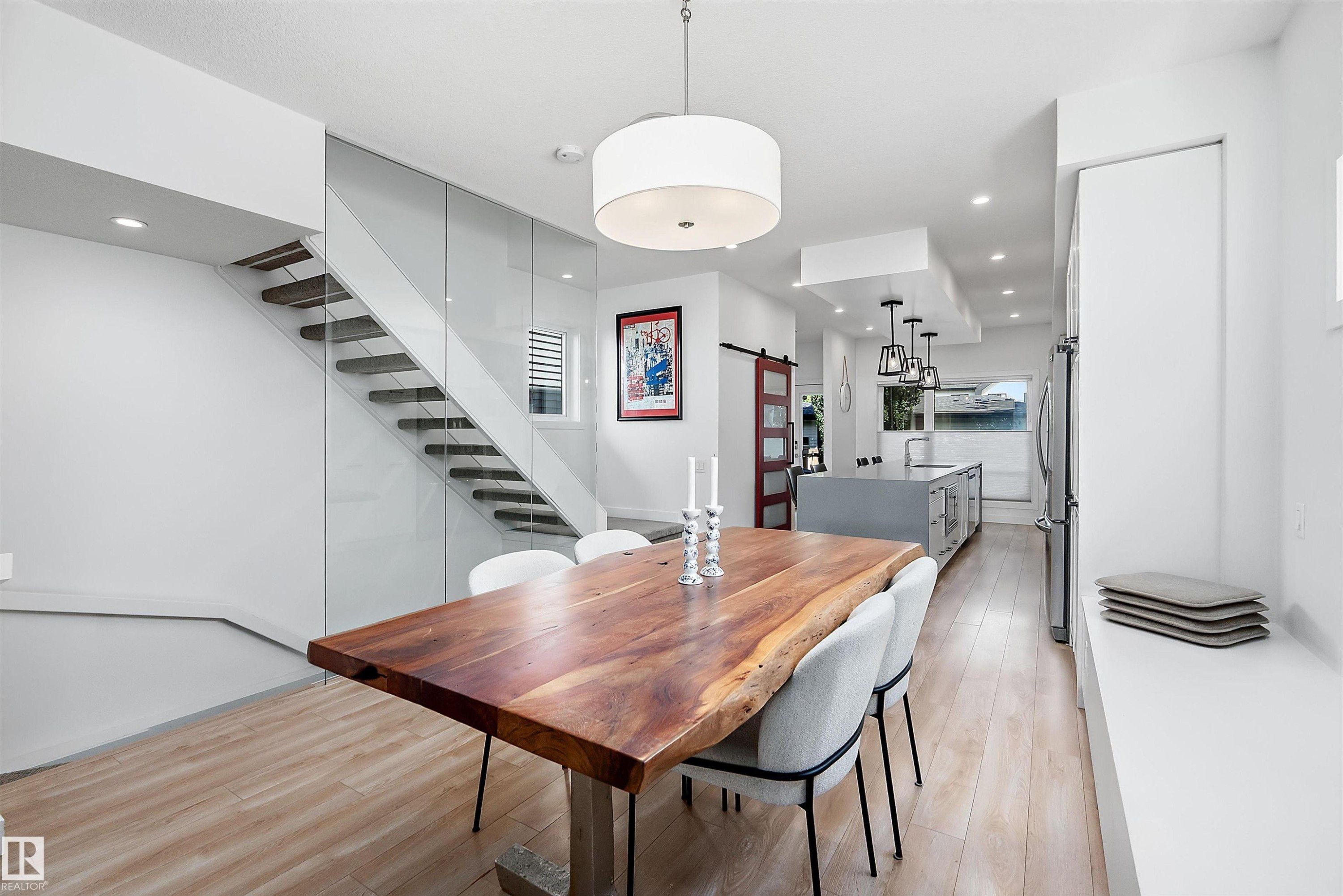 11413 126 Street Nw, Edmonton, AB - Indoor Photo Showing Dining Room