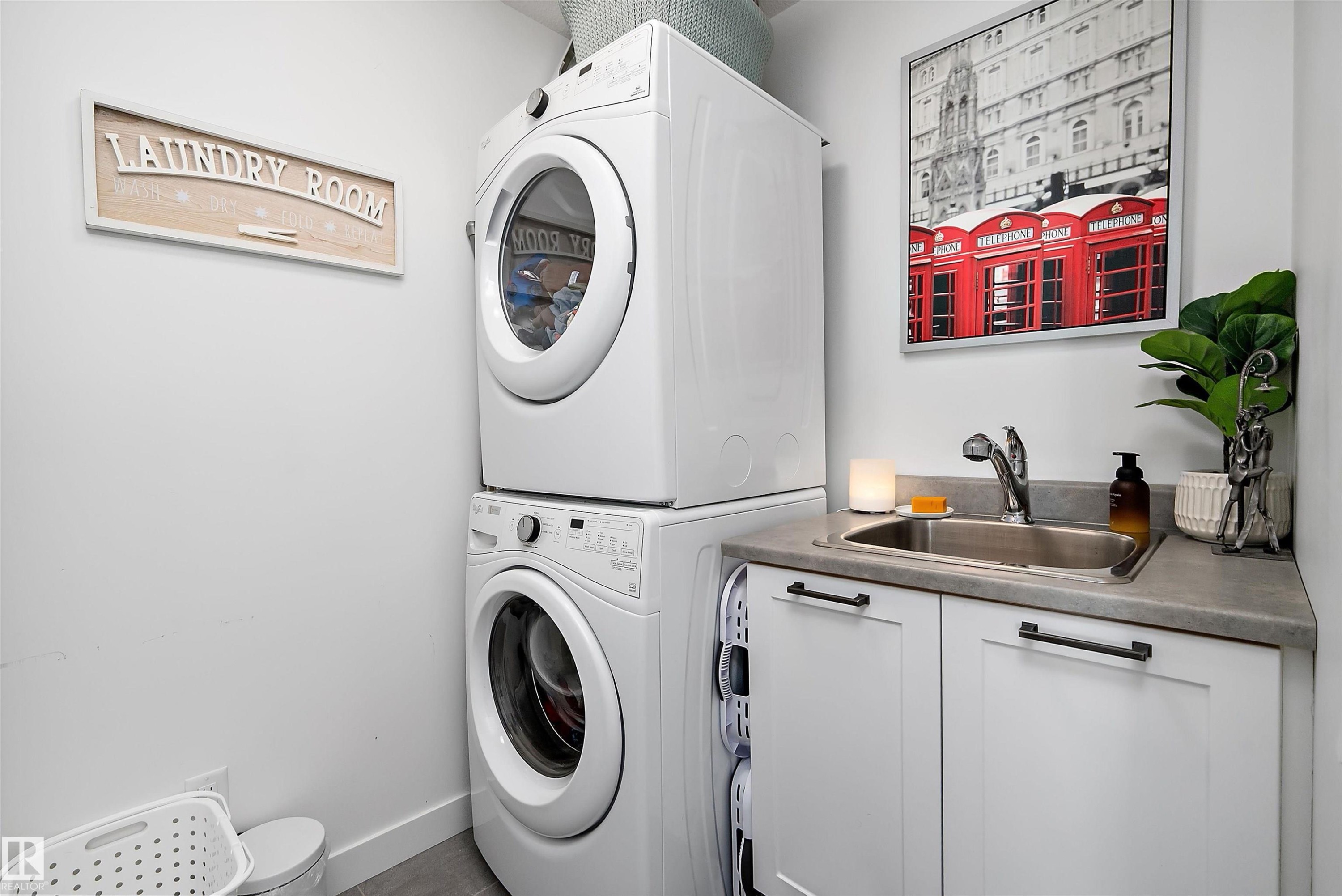 11413 126 Street Nw, Edmonton, AB - Indoor Photo Showing Laundry Room