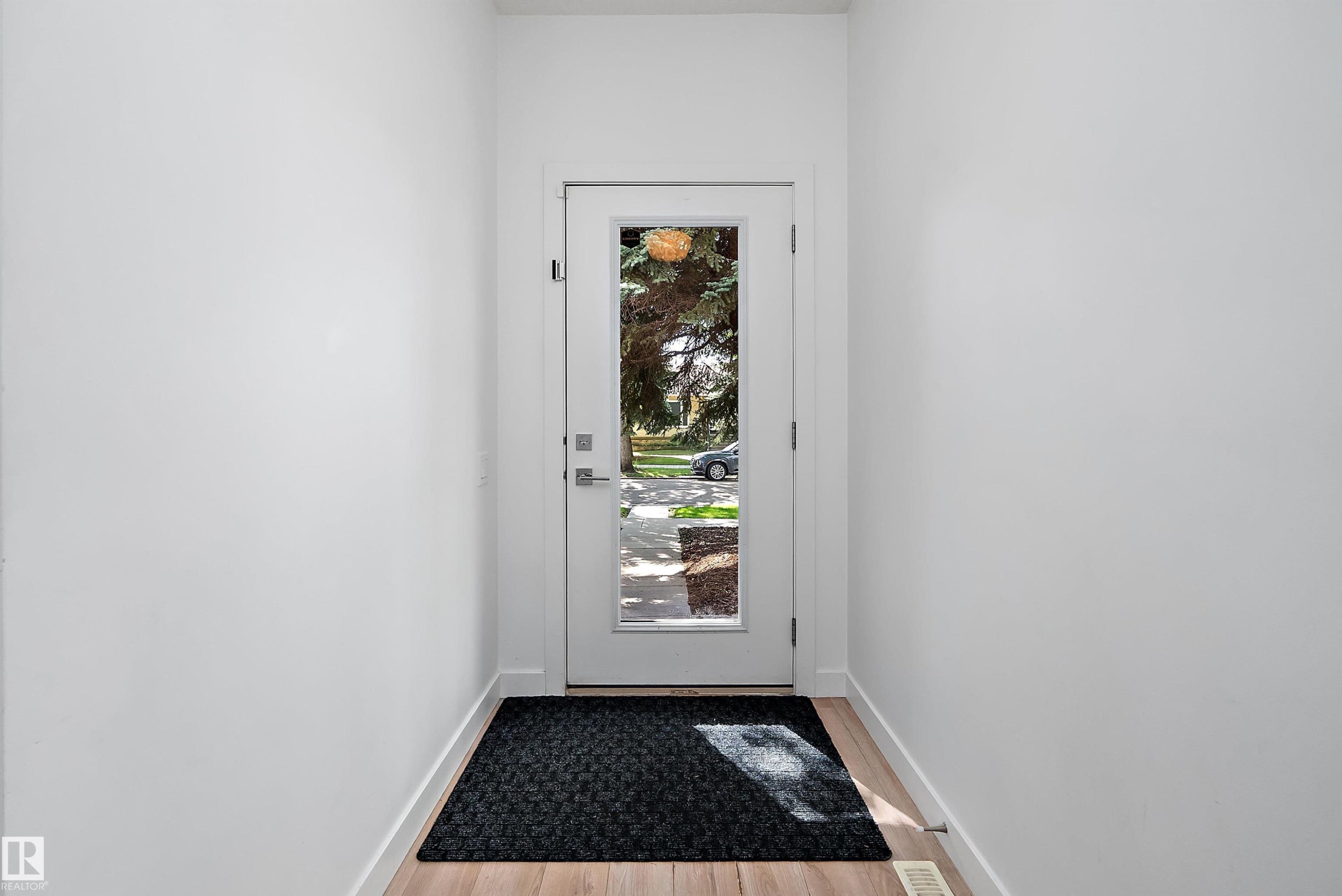 11413 126 Street Nw, Edmonton, AB - Indoor Photo Showing Other Room
