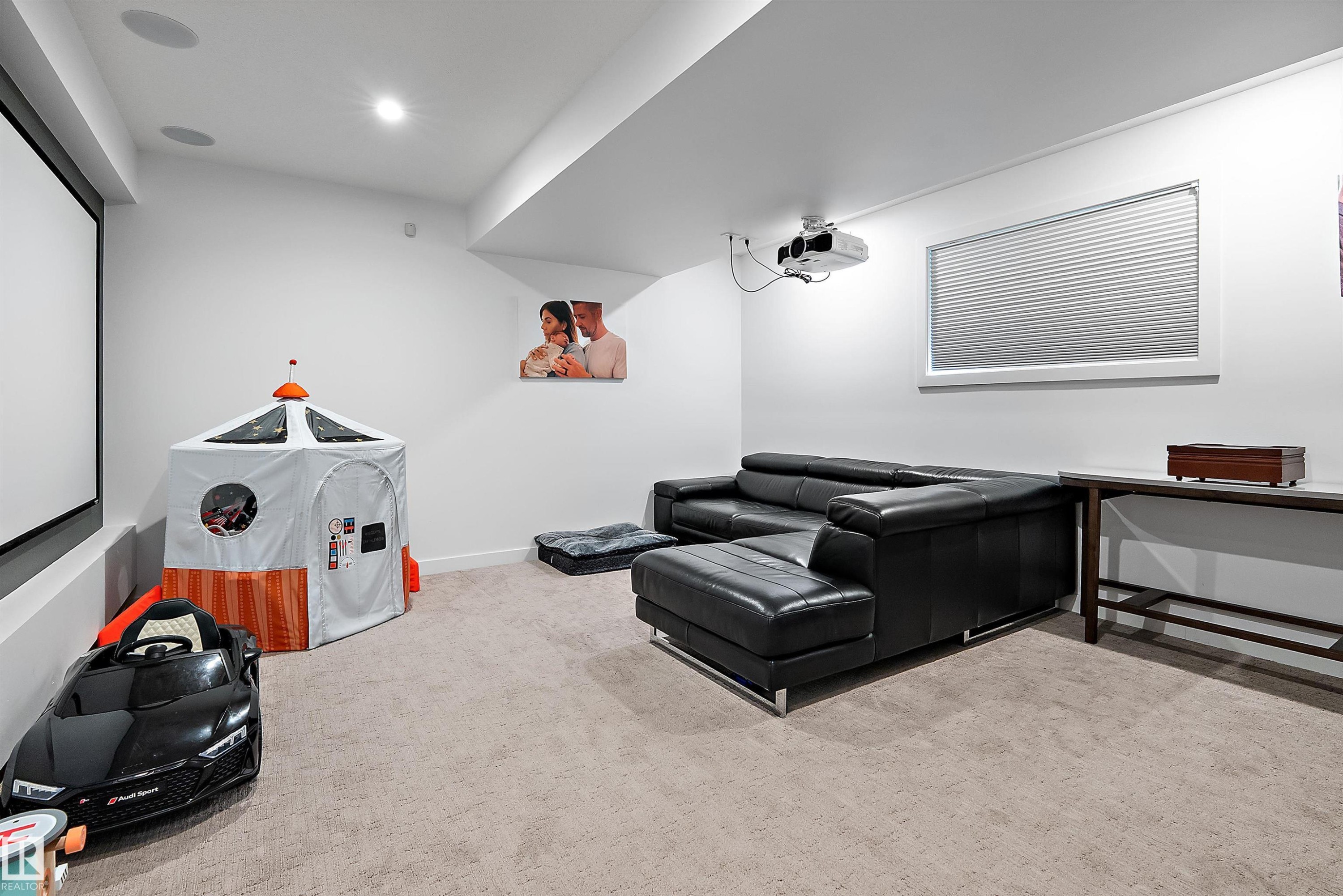 11413 126 Street Nw, Edmonton, AB - Indoor Photo Showing Other Room