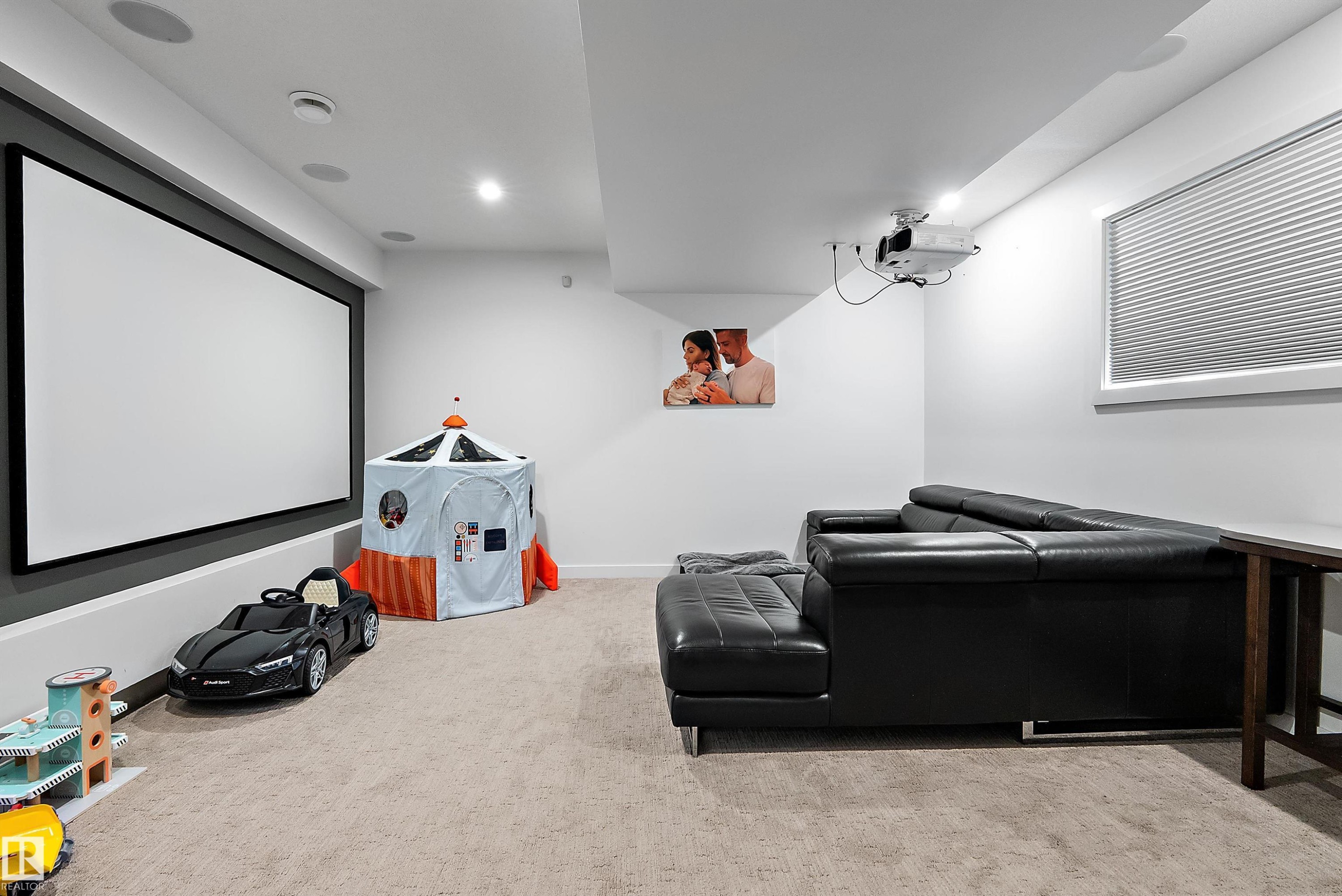 11413 126 Street Nw, Edmonton, AB - Indoor