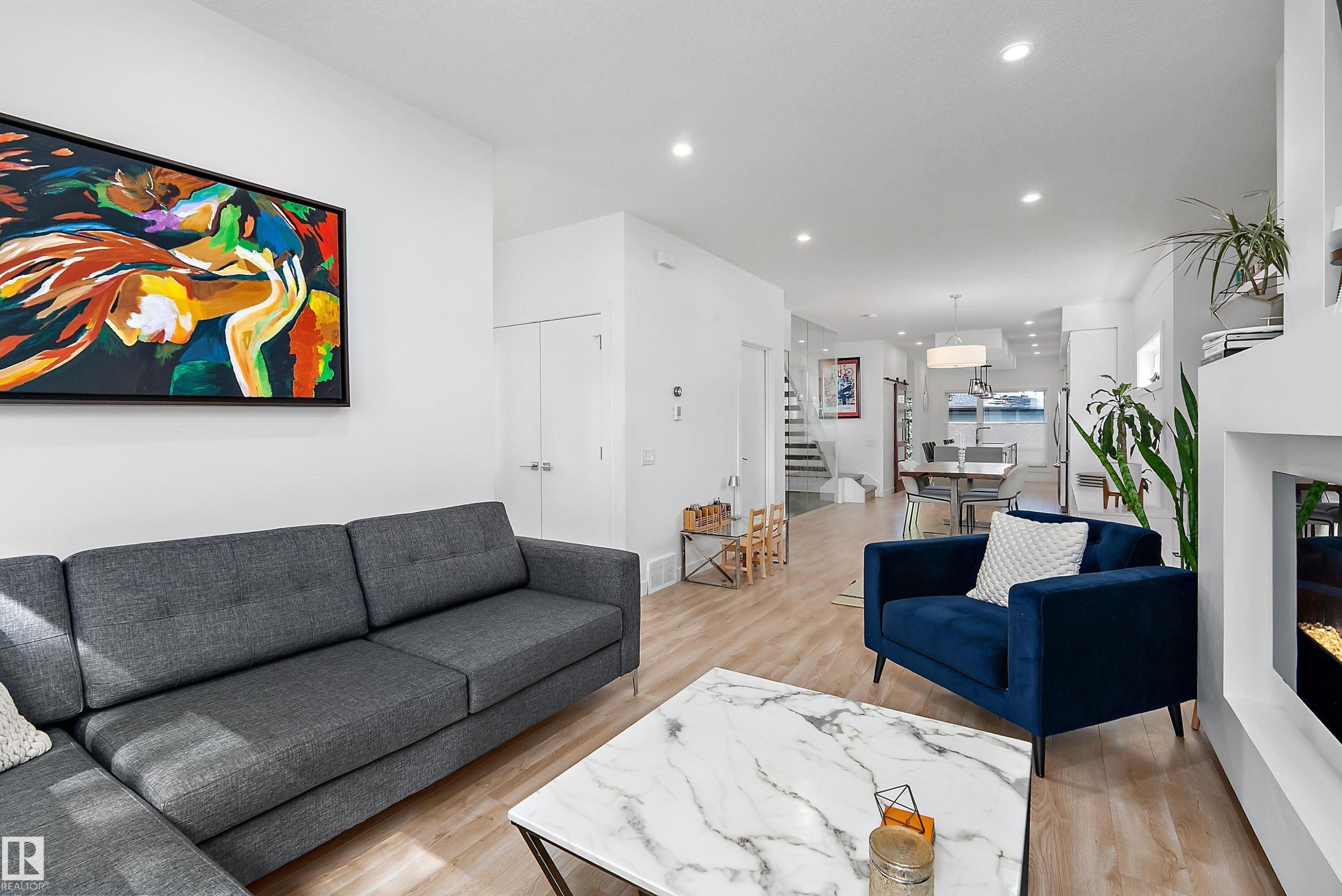 11413 126 Street Nw, Edmonton, AB - Indoor Photo Showing Living Room