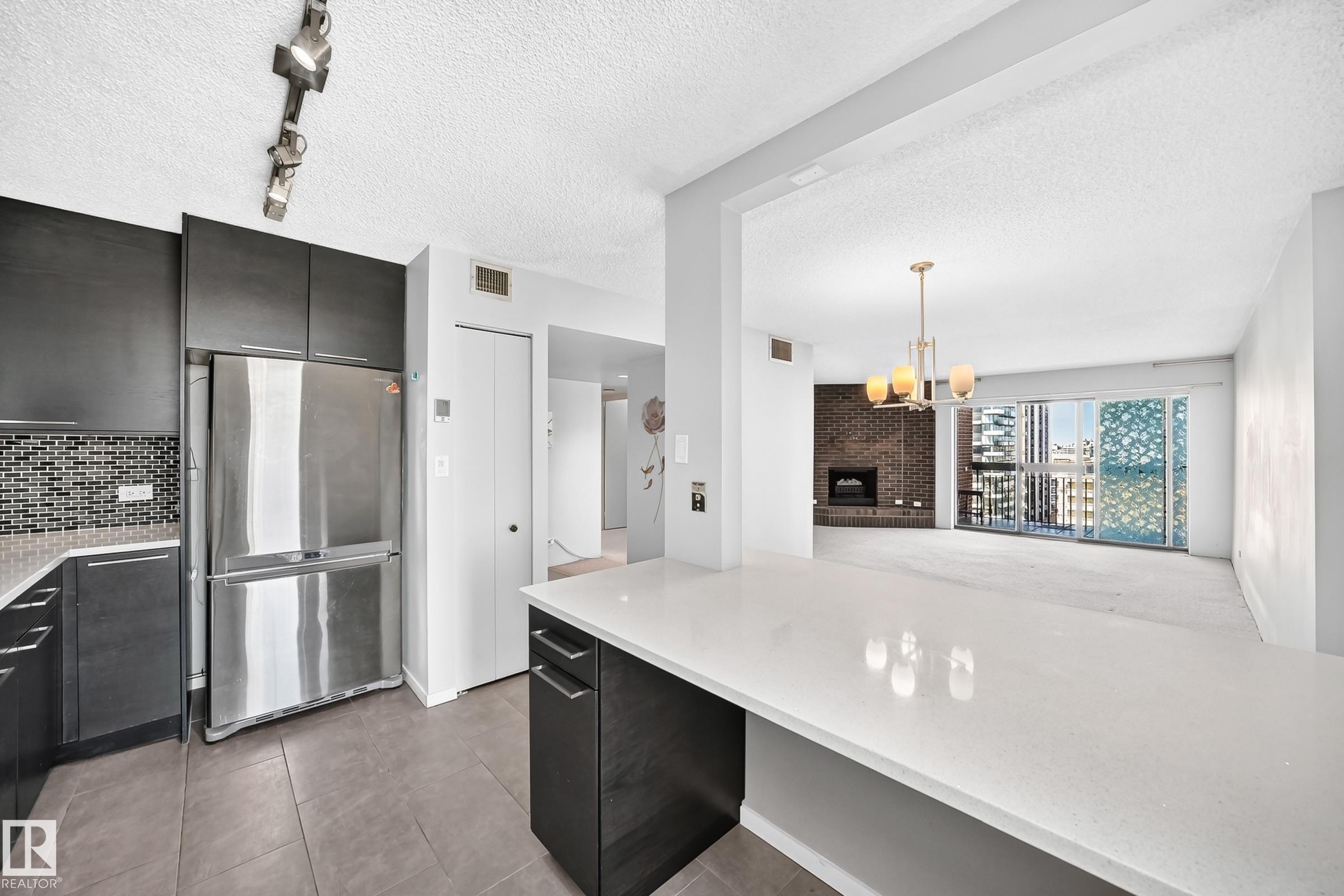 #1802 11027 87 Av Nw, Edmonton, AB - Indoor Photo Showing Kitchen With Upgraded Kitchen