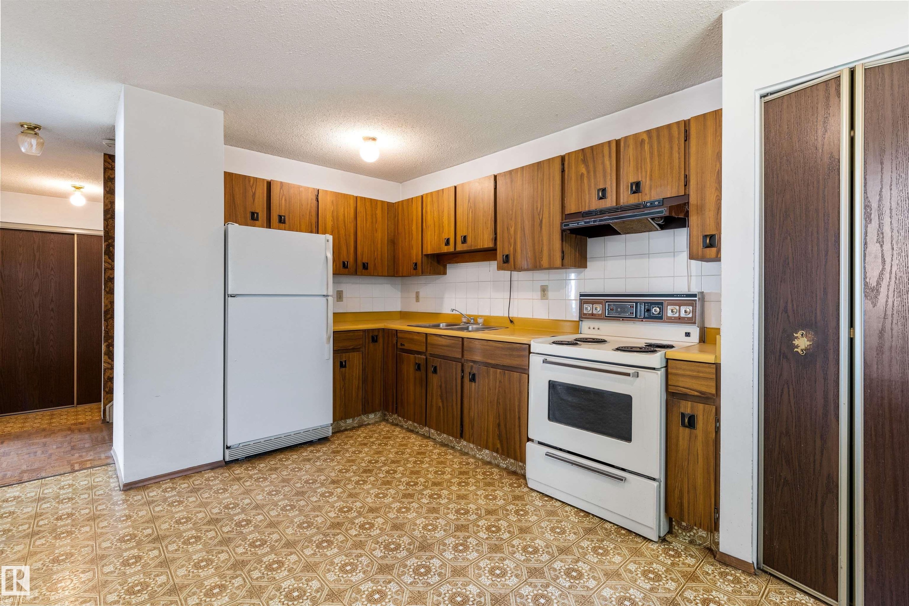 17912 77 Avenue, Edmonton, AB