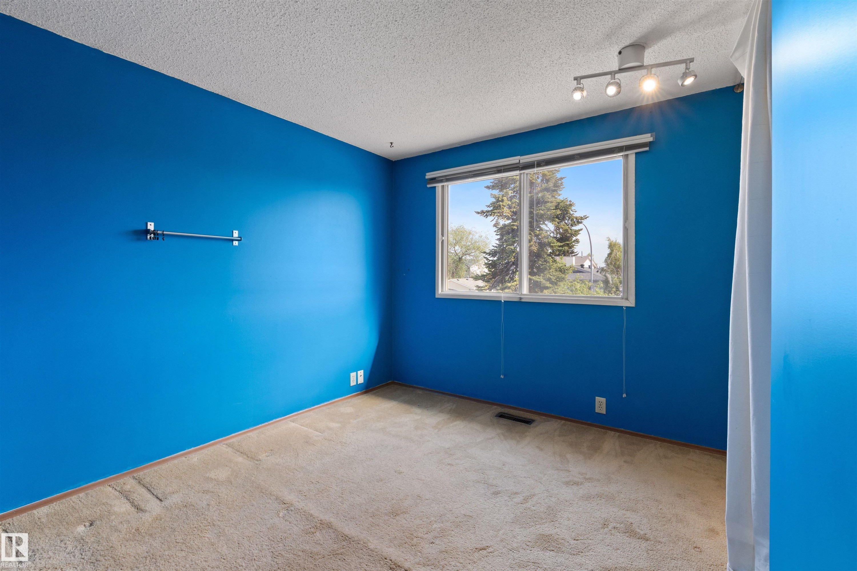 17912 77 Avenue, Edmonton, AB