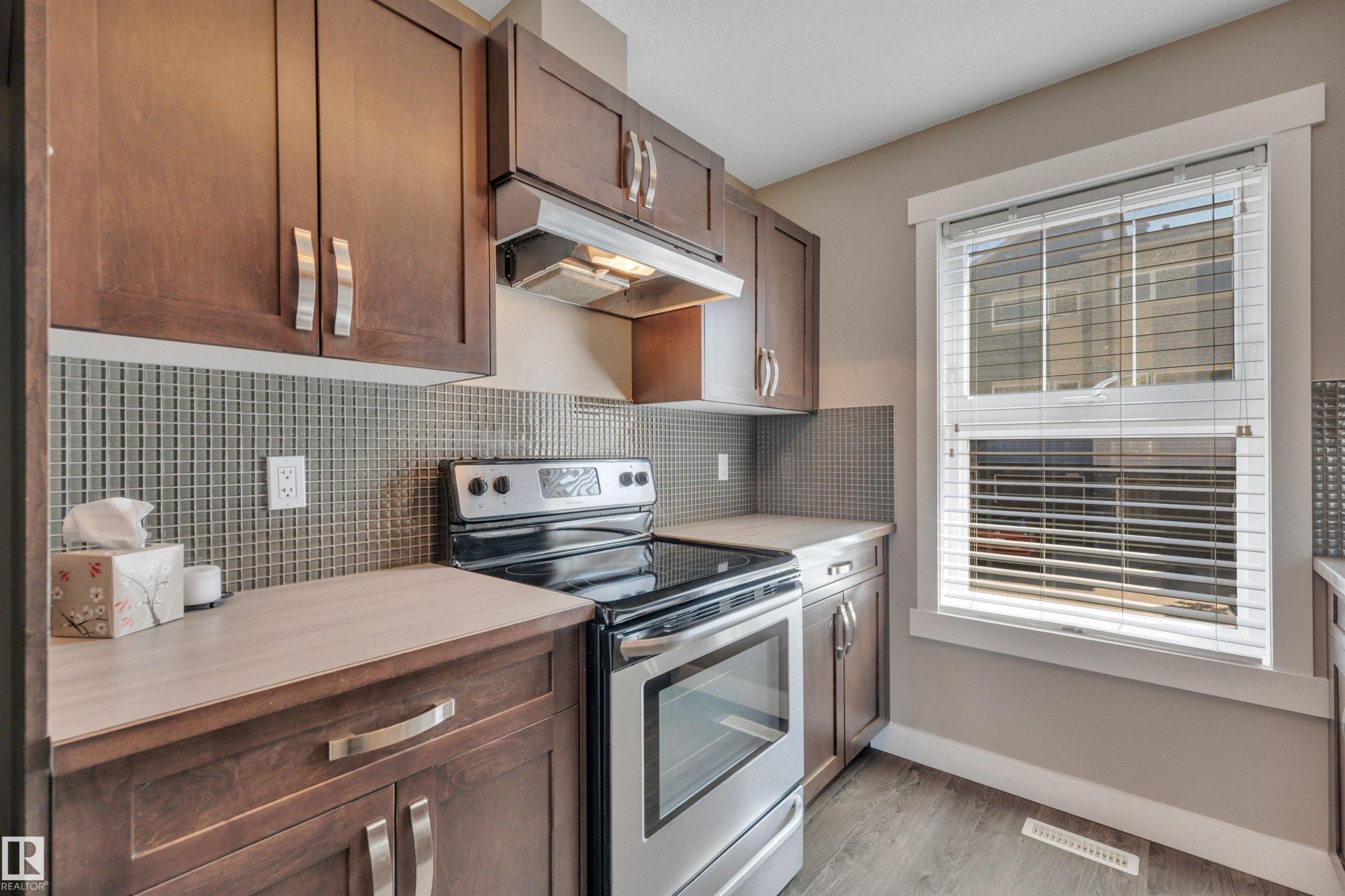 #262 401 Southfork Dr, Leduc, AB - Indoor Photo Showing Kitchen