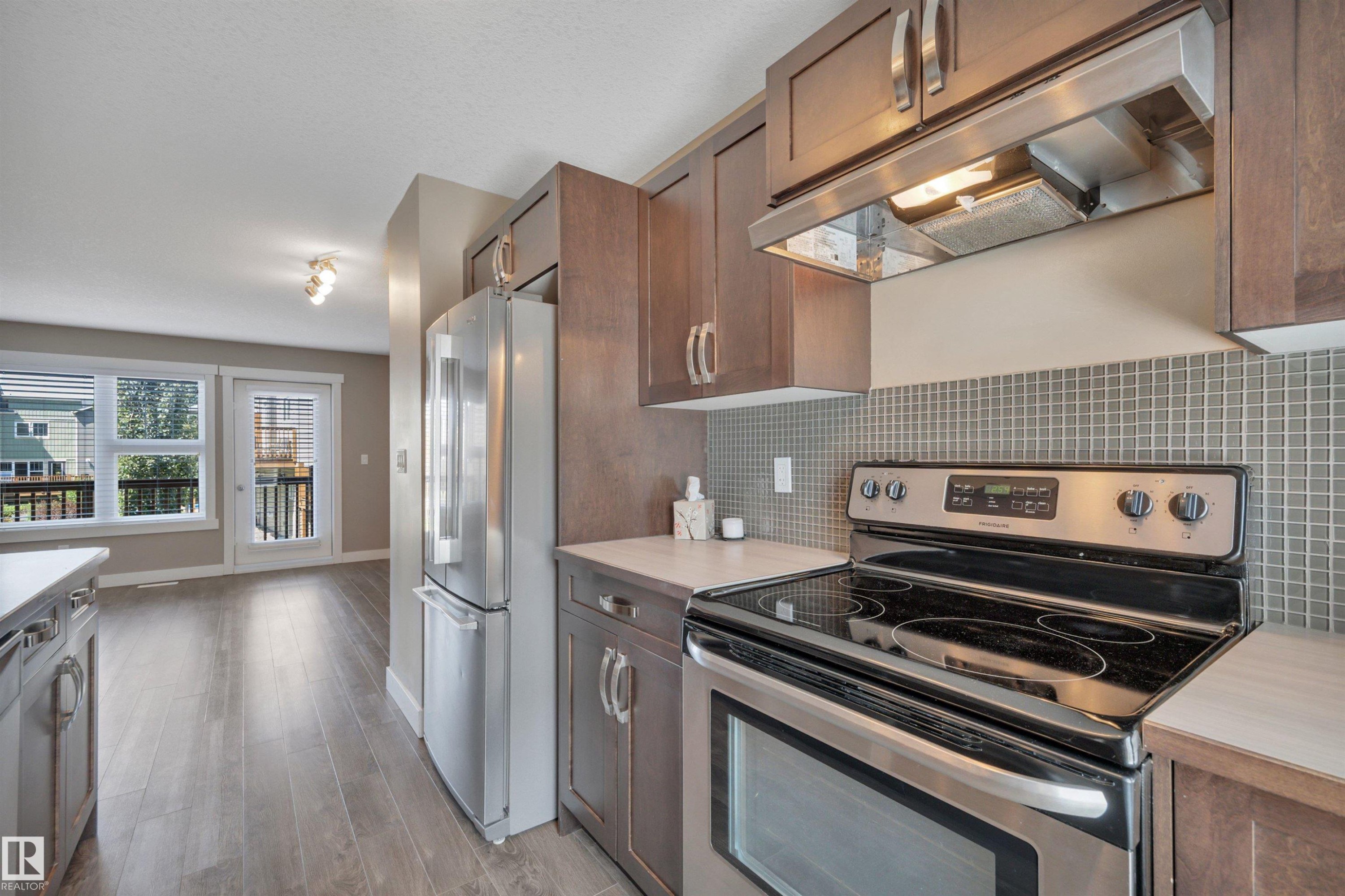 #262 401 Southfork Dr, Leduc, AB - Indoor Photo Showing Kitchen With Stainless Steel Kitchen