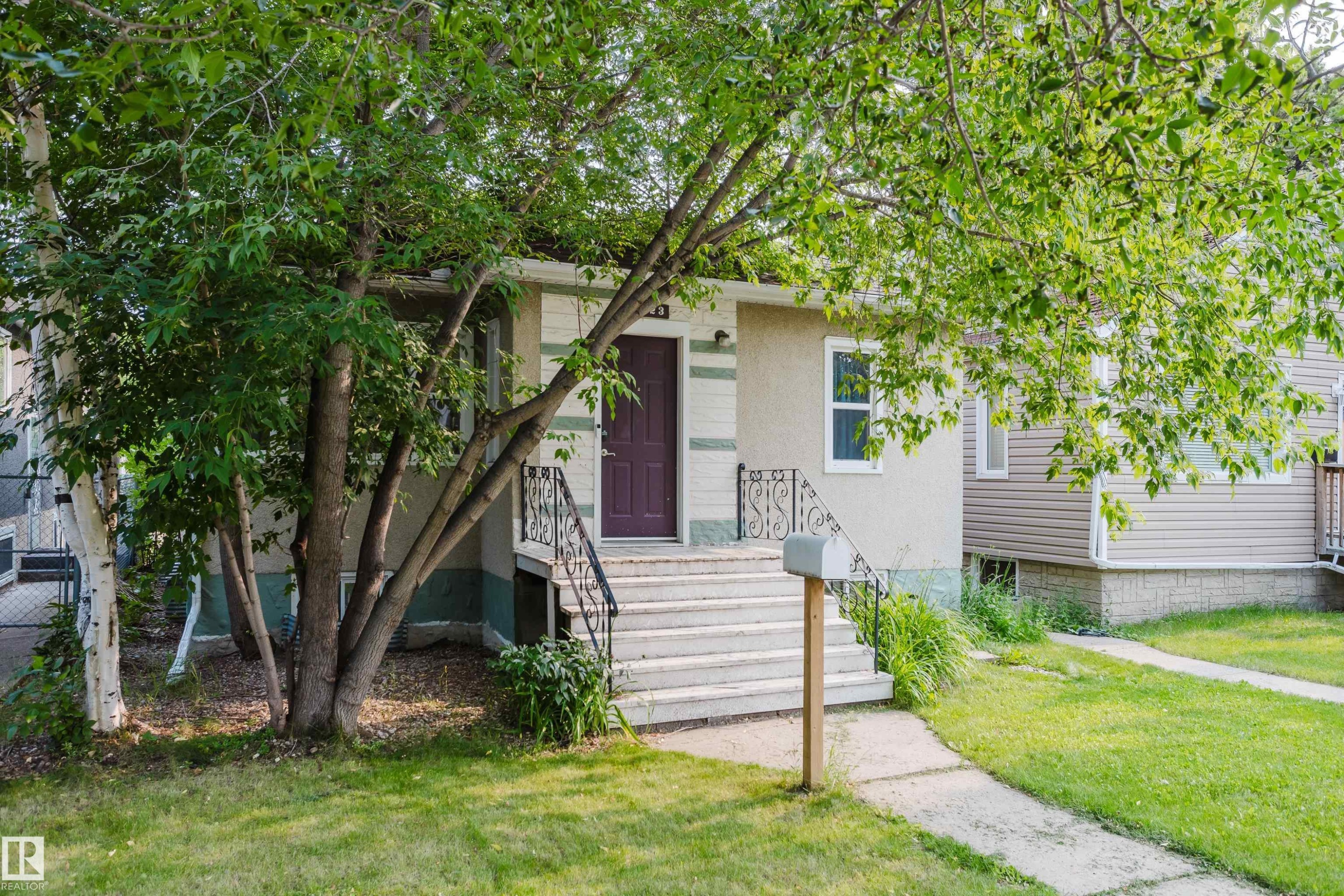 10623 76 Avenue Nw, Edmonton, AB - Outdoor