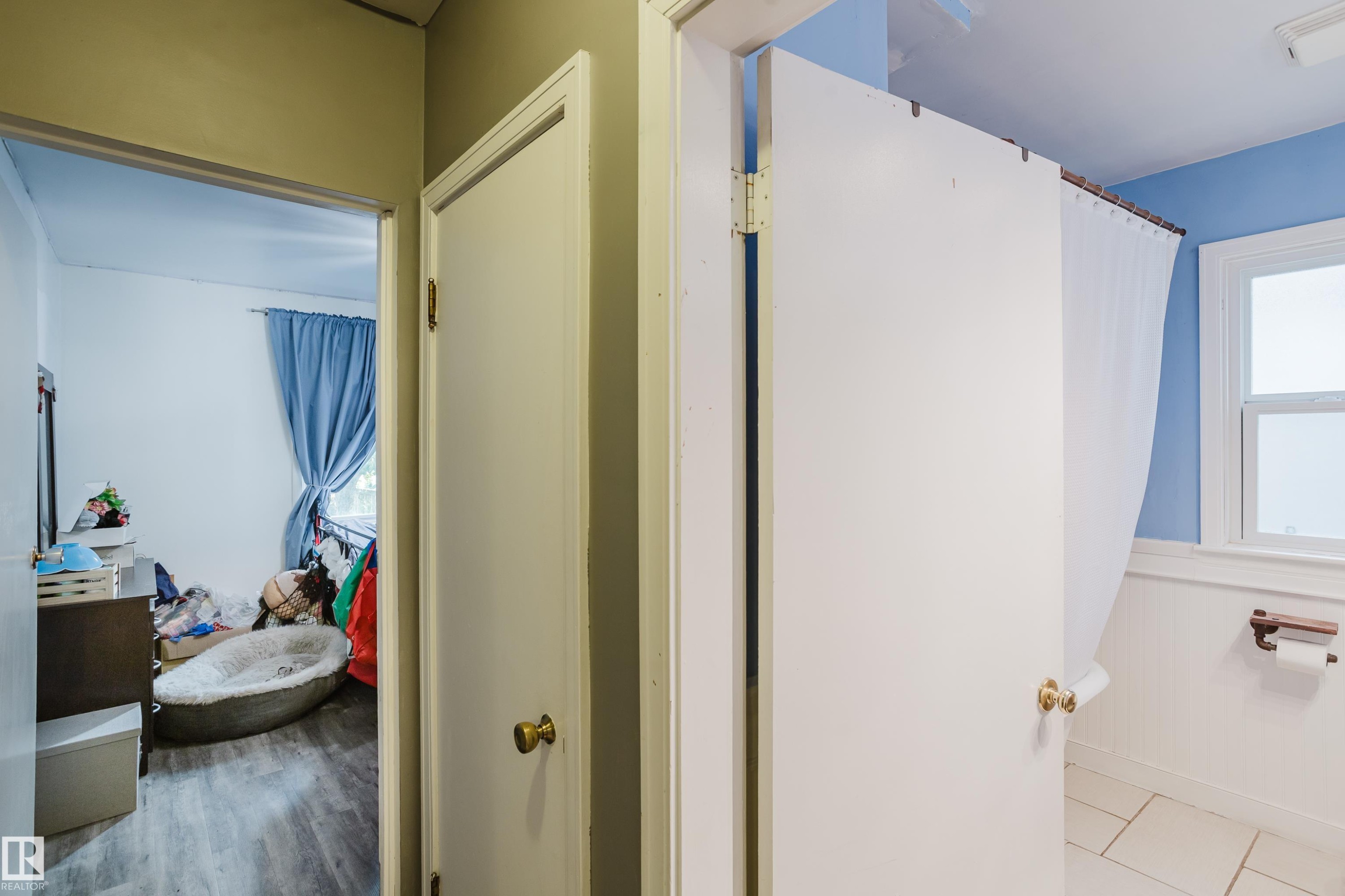 10623 76 Avenue Nw, Edmonton, AB - Indoor