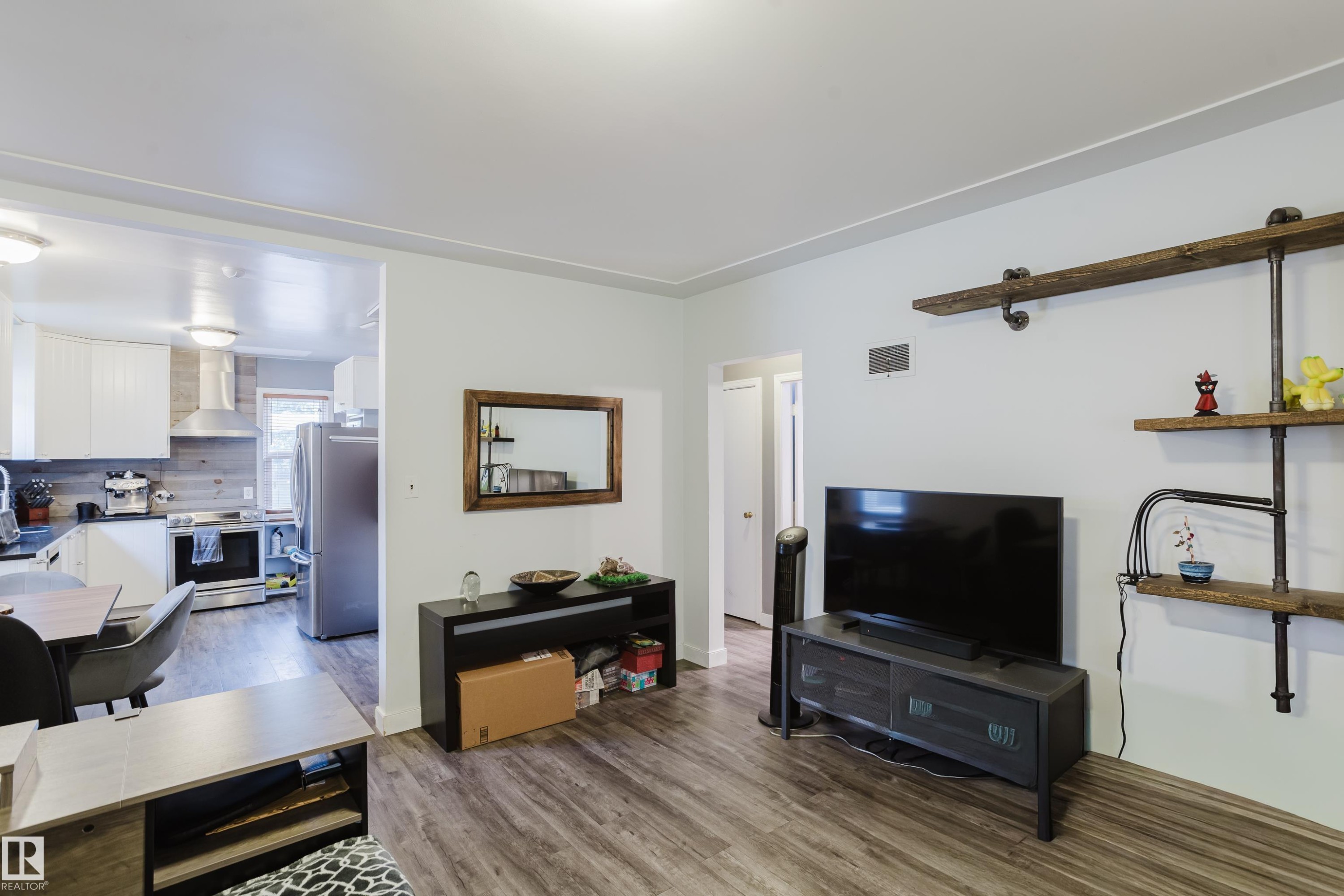 10623 76 Avenue Nw, Edmonton, AB - Indoor