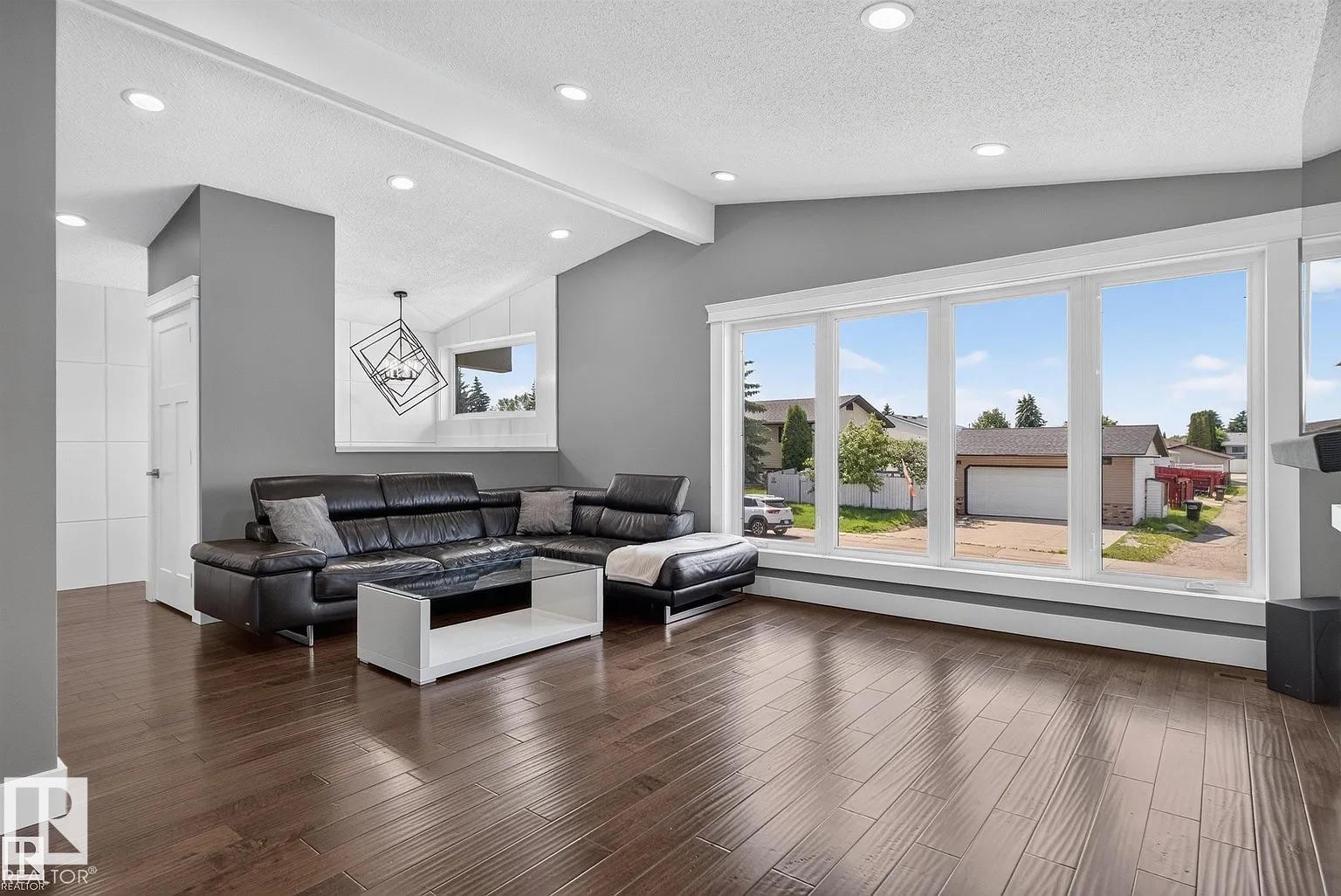 3911 67 Street Nw, Edmonton, AB - Indoor Photo Showing Living Room