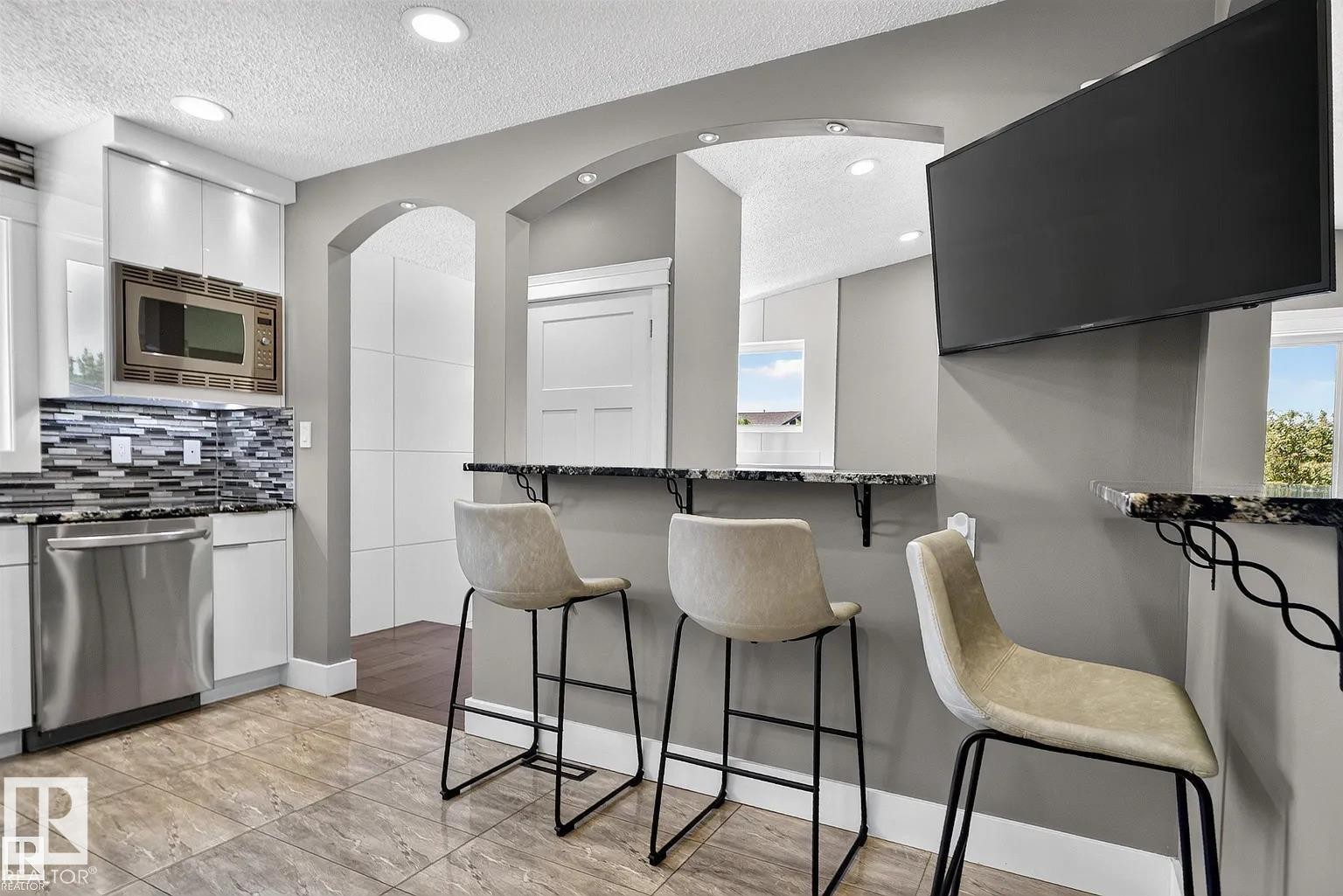 3911 67 Street Nw, Edmonton, AB - Indoor Photo Showing Kitchen