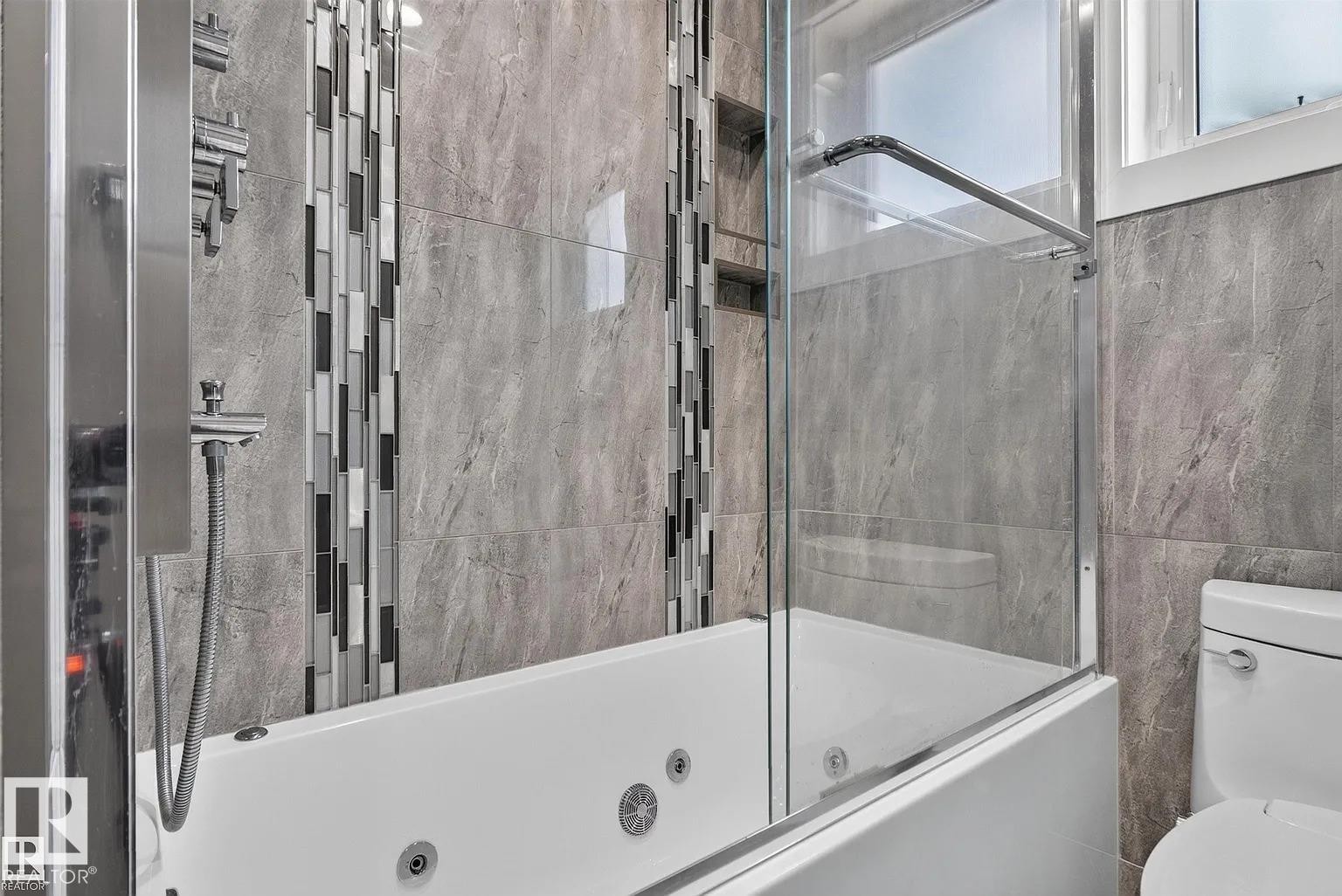 3911 67 Street Nw, Edmonton, AB - Indoor Photo Showing Bathroom
