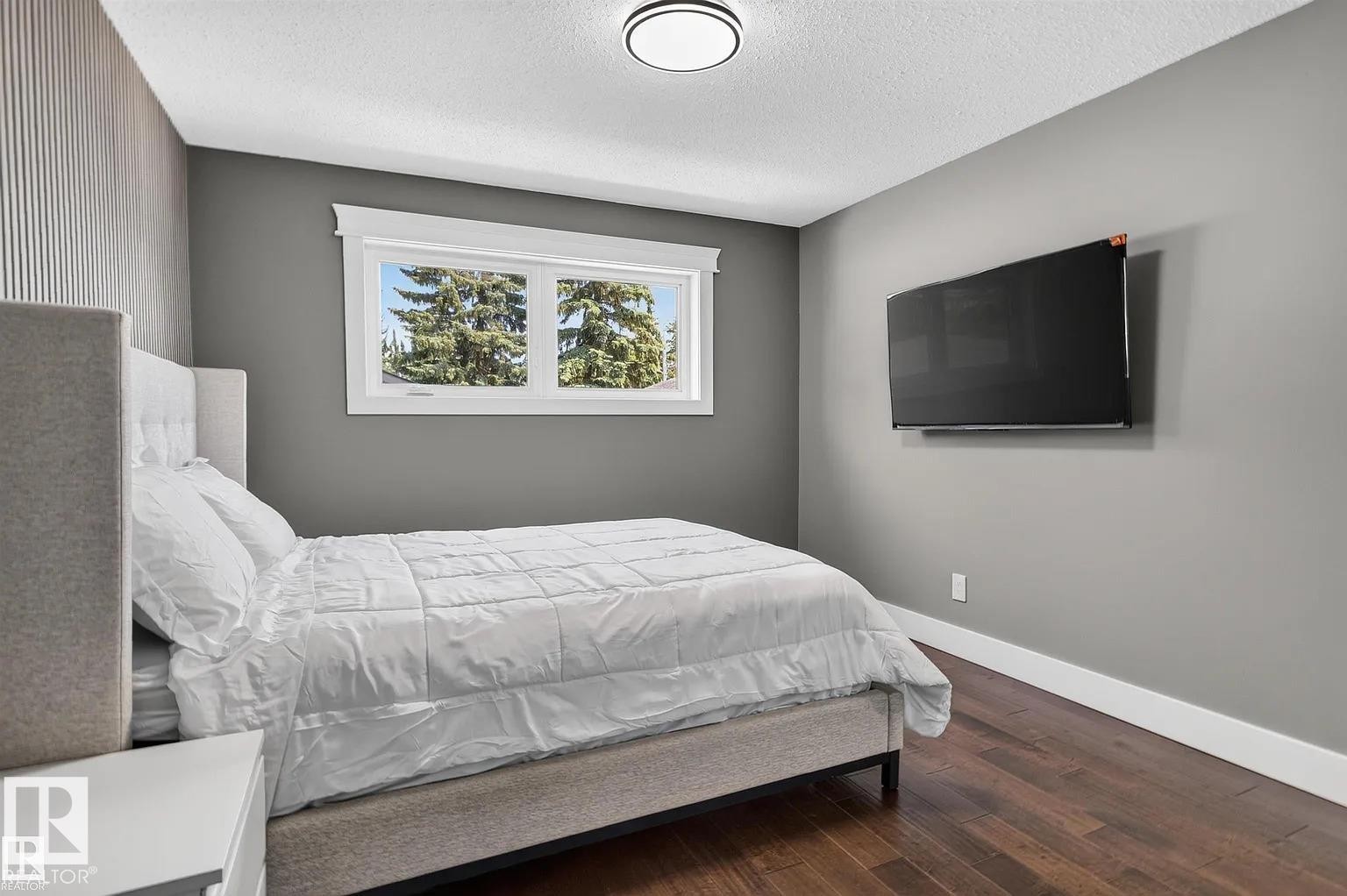3911 67 Street Nw, Edmonton, AB - Indoor Photo Showing Bedroom