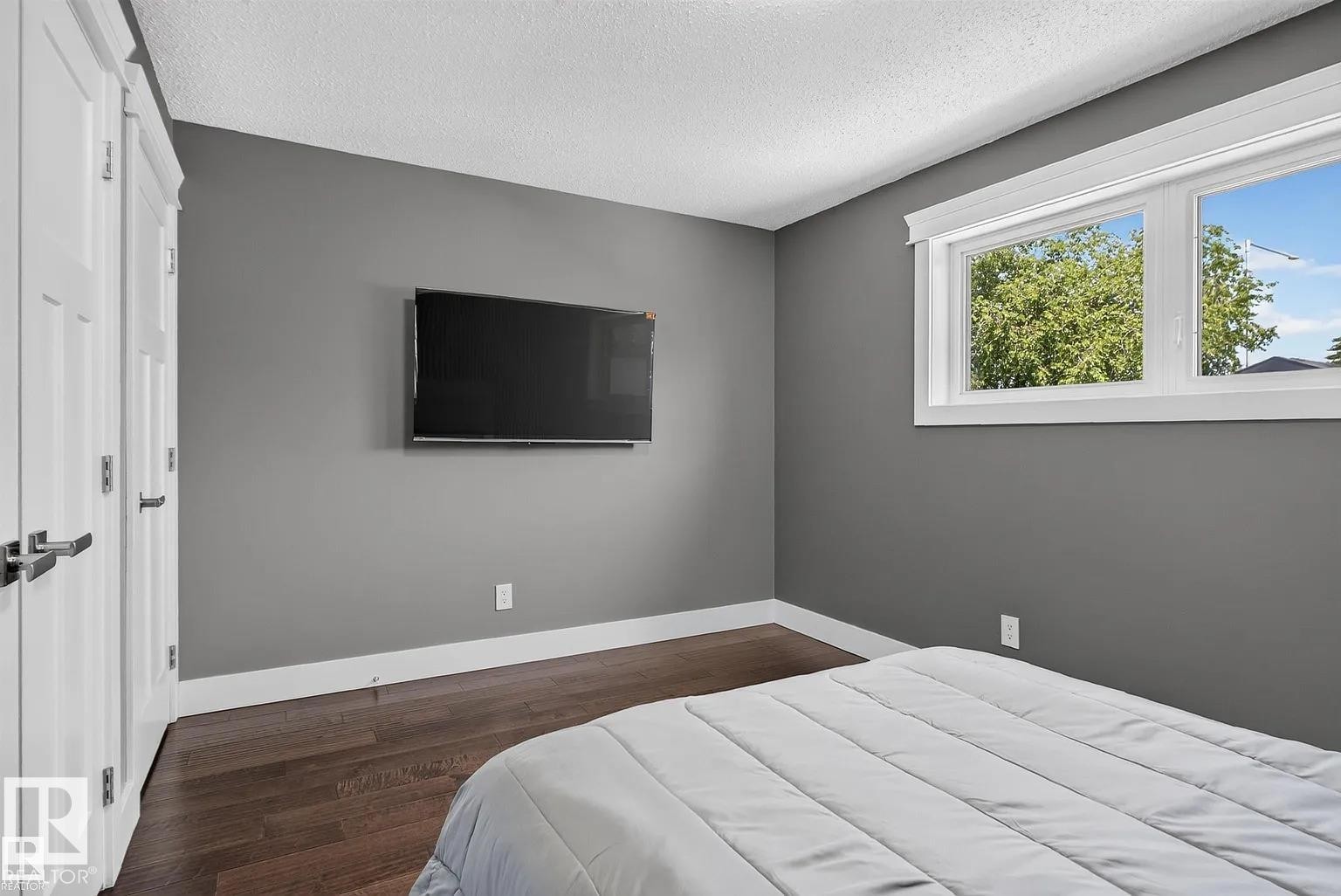 3911 67 Street Nw, Edmonton, AB - Indoor Photo Showing Bedroom