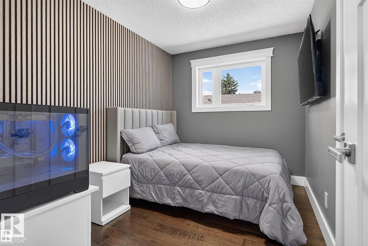 3911 67 Street Nw, Edmonton, AB - Indoor Photo Showing Bedroom