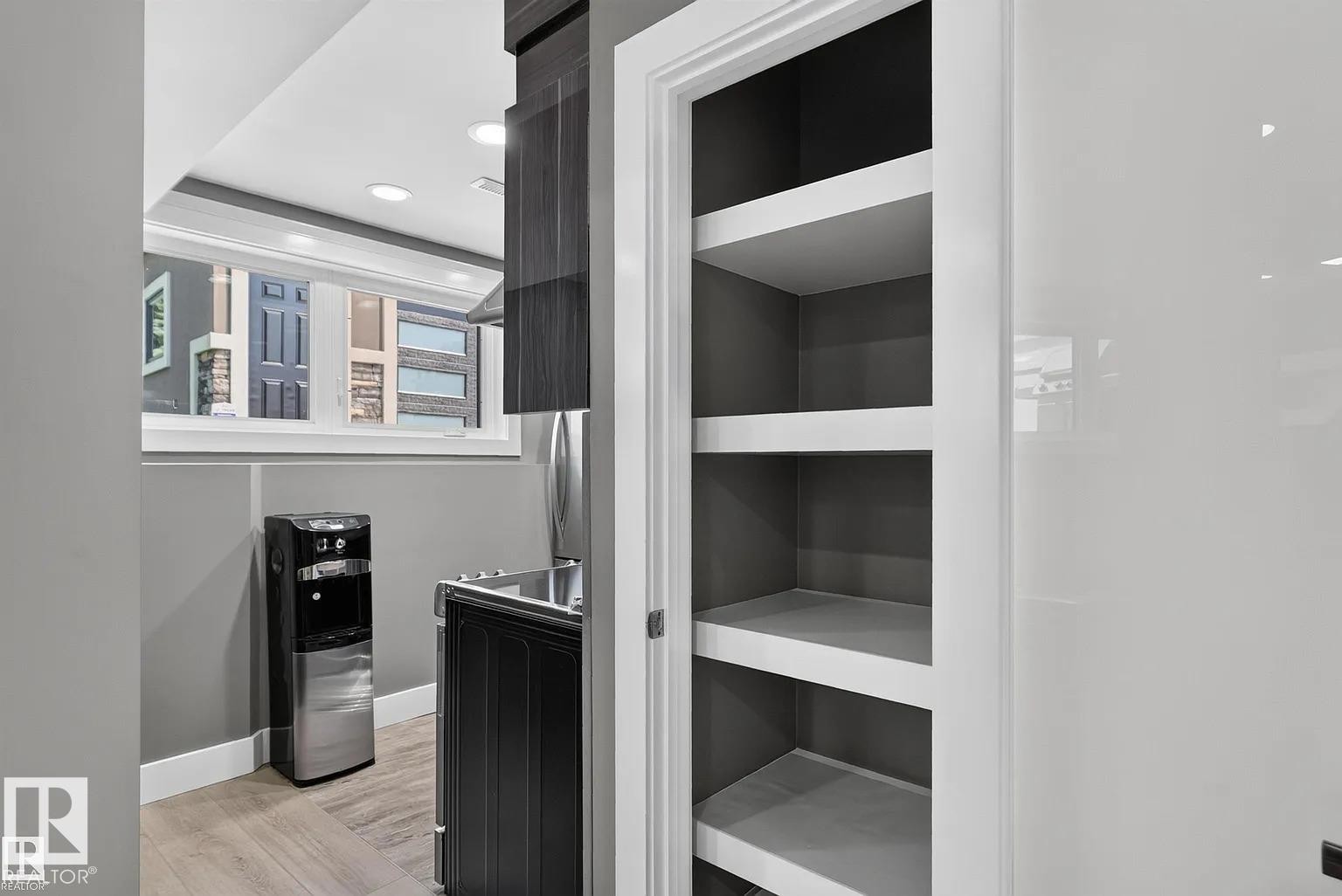 3911 67 Street Nw, Edmonton, AB - Indoor