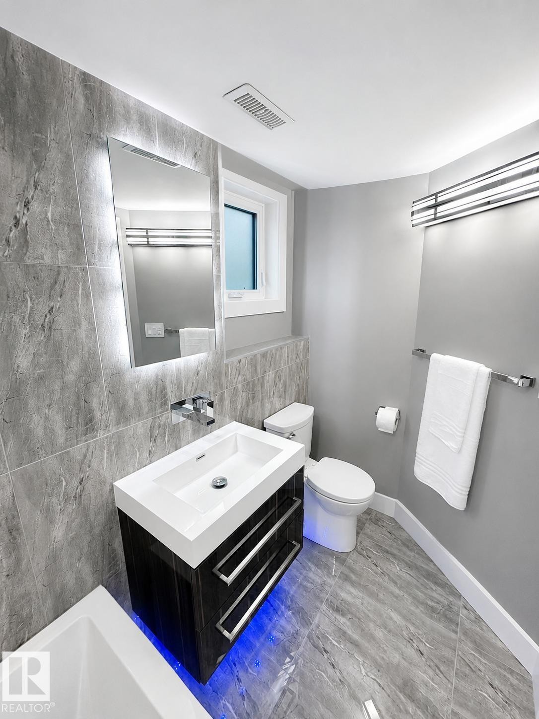 3911 67 Street Nw, Edmonton, AB - Indoor Photo Showing Bathroom