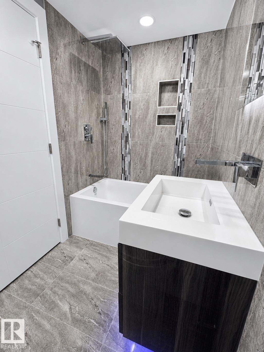 3911 67 Street Nw, Edmonton, AB - Indoor Photo Showing Bathroom
