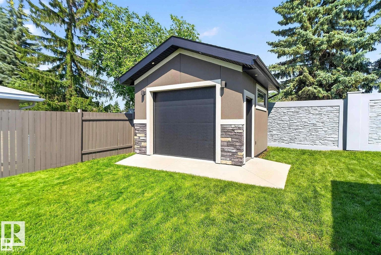 3911 67 Street Nw, Edmonton, AB - Outdoor