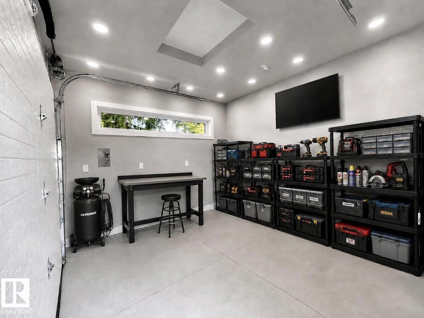3911 67 Street Nw, Edmonton, AB - Indoor