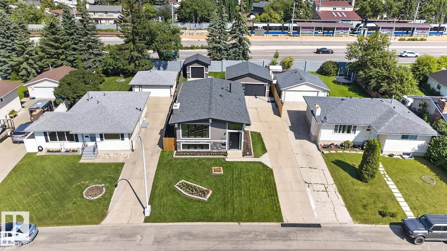 3911 67 Street Nw, Edmonton, AB - Outdoor With View
