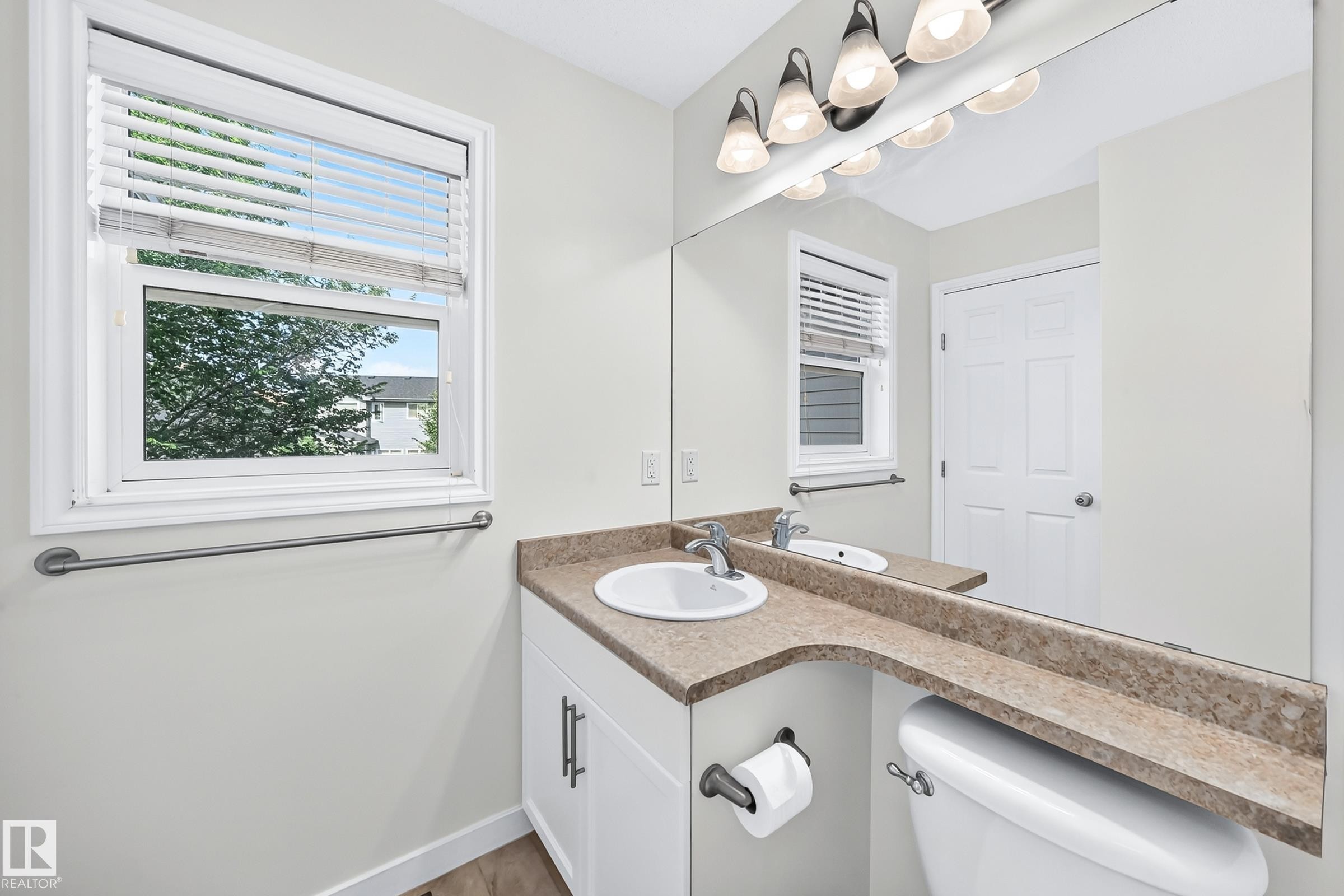 369 Brintnell Boulevard Nw, Edmonton, AB - Indoor Photo Showing Bathroom