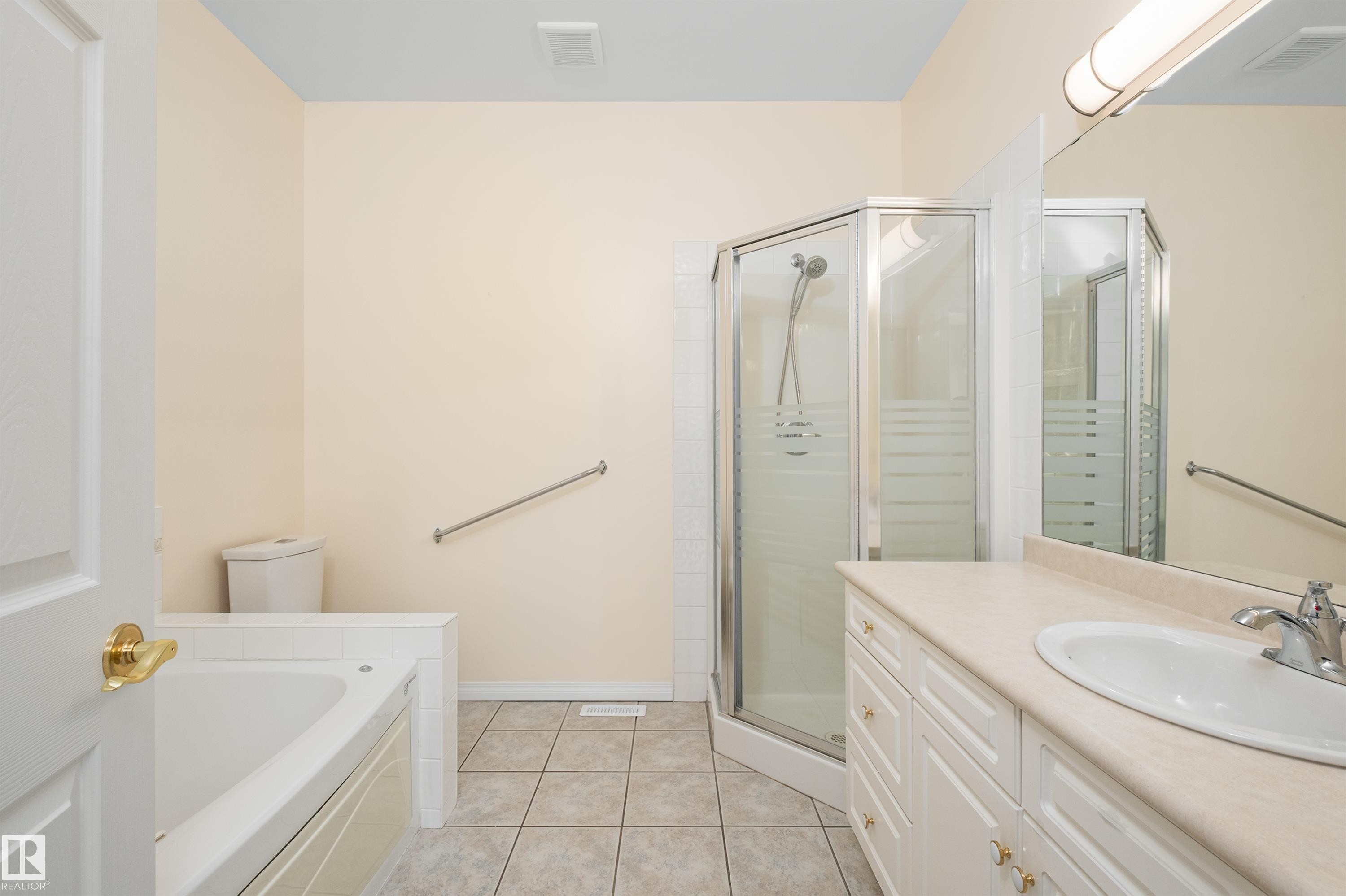 434 Tory Point(E) Nw, Edmonton, AB - Indoor Photo Showing Bathroom