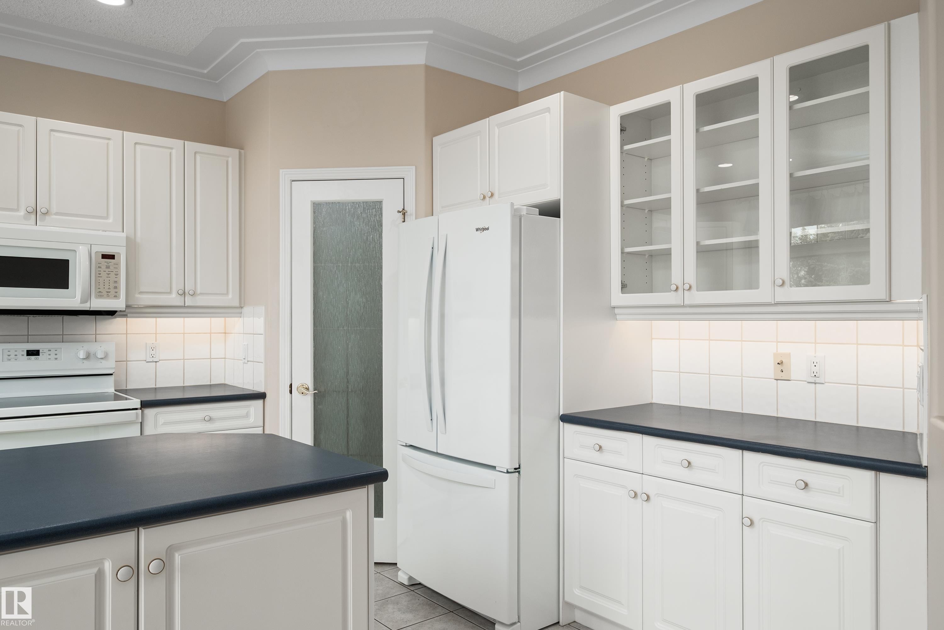 434 Tory Point(E) Nw, Edmonton, AB - Indoor Photo Showing Kitchen