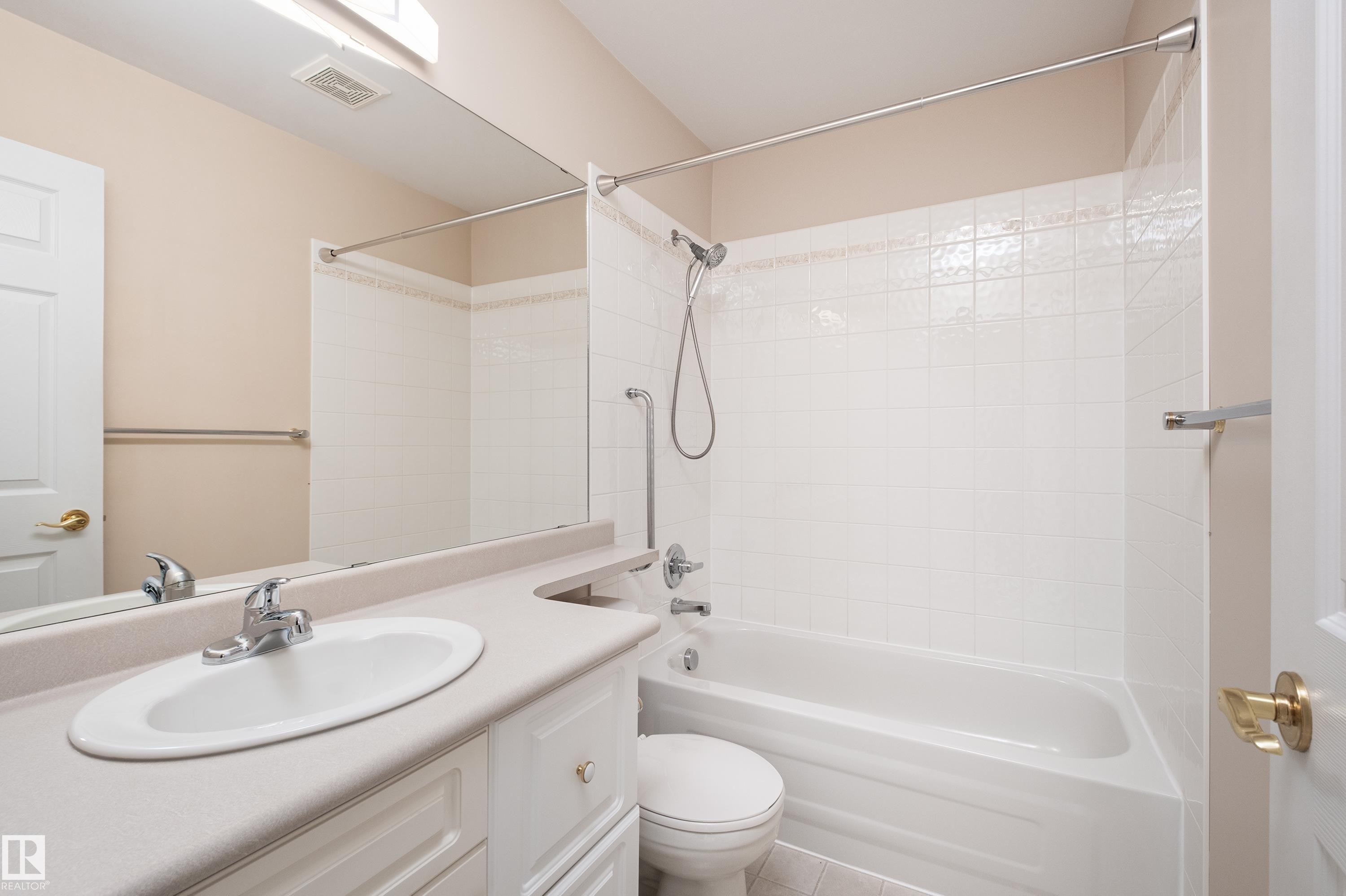 434 Tory Point(E) Nw, Edmonton, AB - Indoor Photo Showing Bathroom