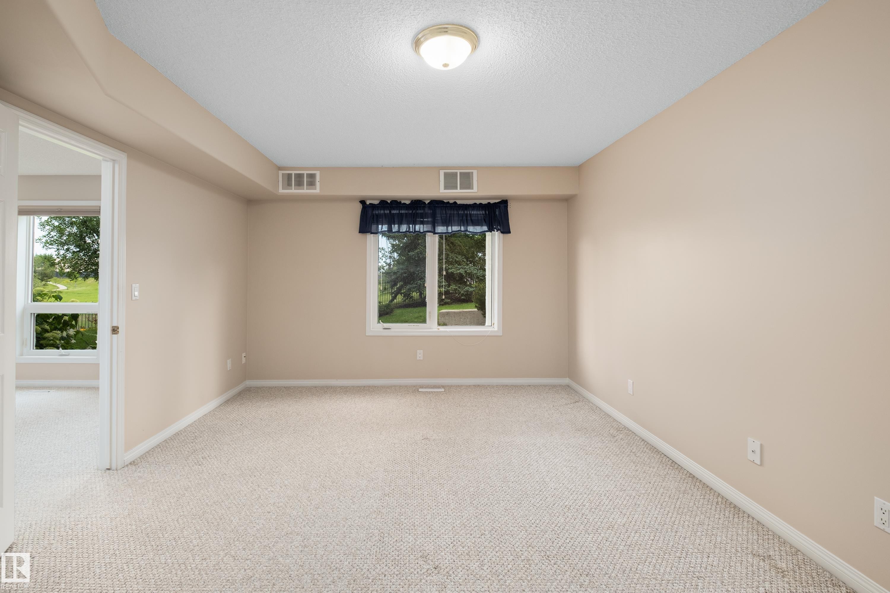 434 Tory Point(E) Nw, Edmonton, AB - Indoor Photo Showing Other Room