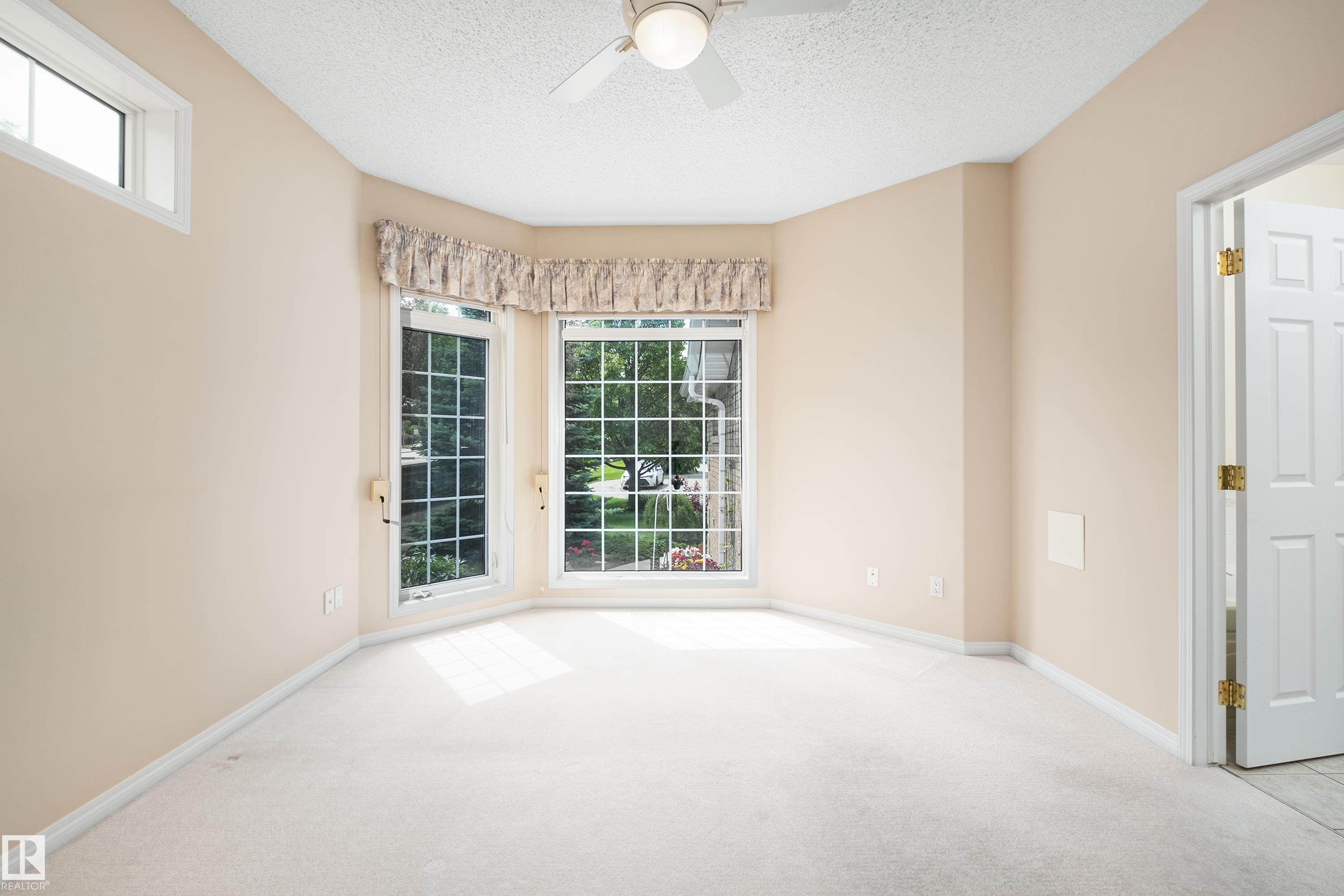 434 Tory Point(E) Nw, Edmonton, AB - Indoor Photo Showing Other Room