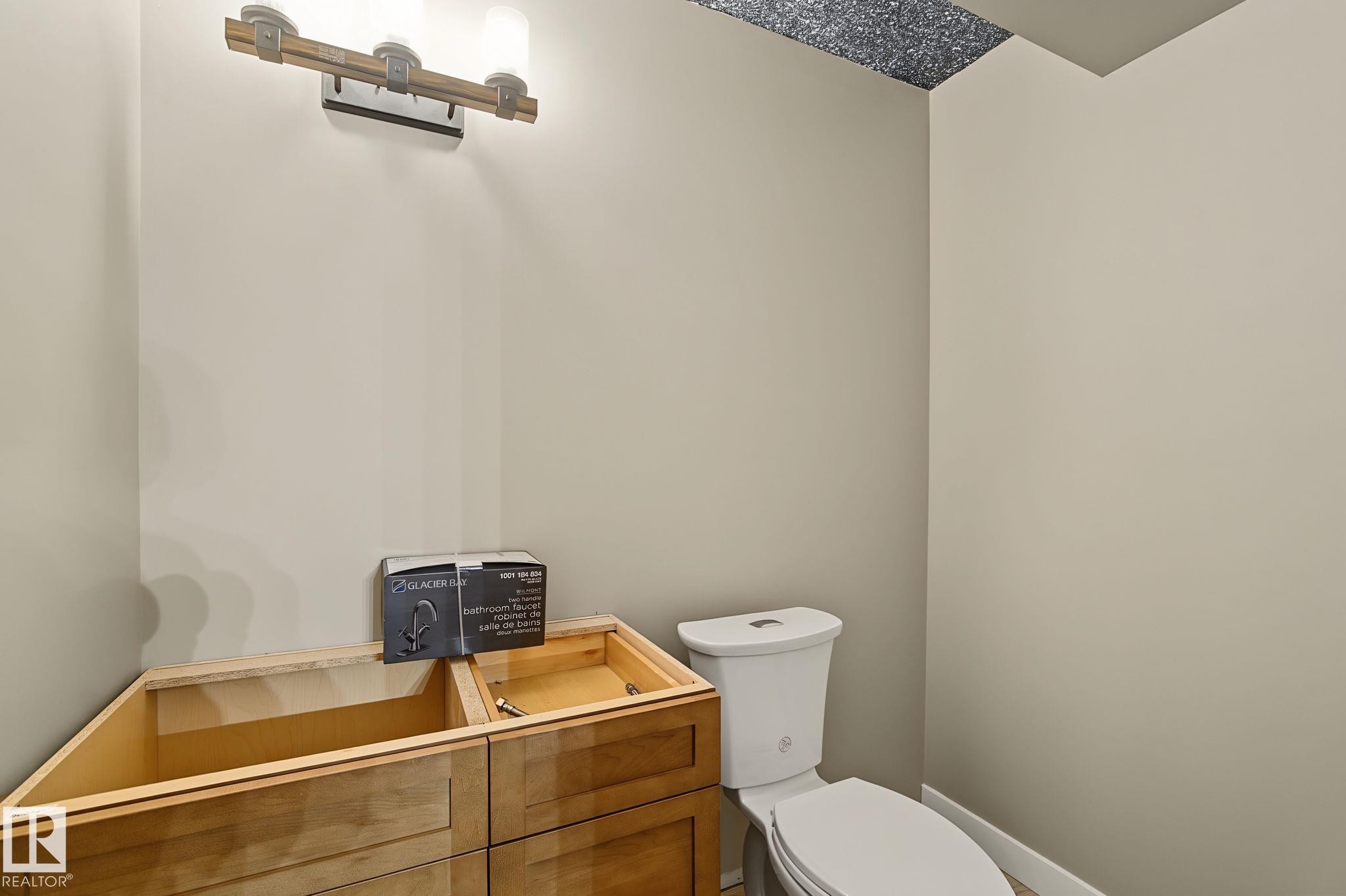 8005 223 Street Nw, Edmonton, AB - Indoor Photo Showing Bathroom