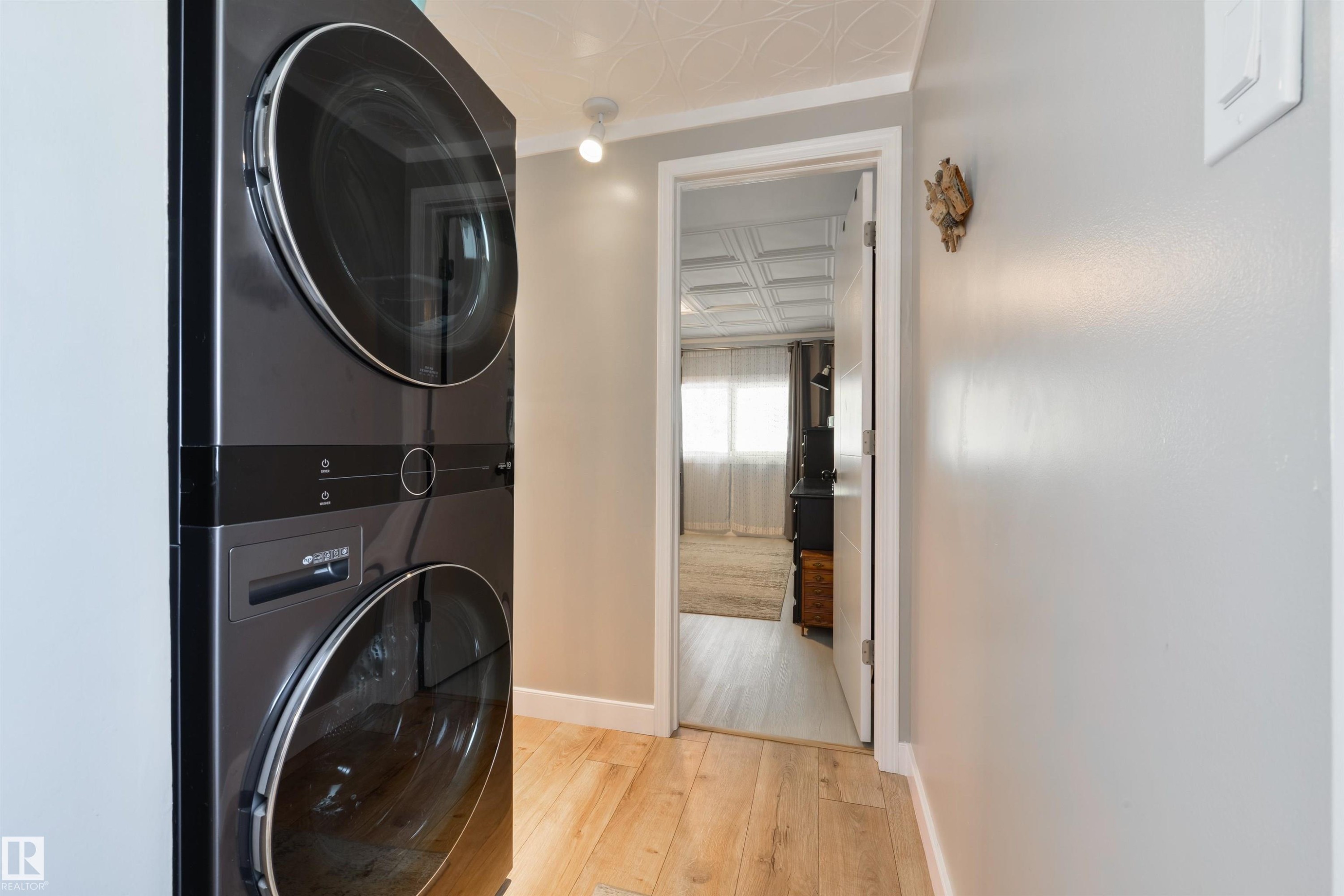 15 Post Road, Edmonton, AB - Indoor Photo Showing Laundry Room