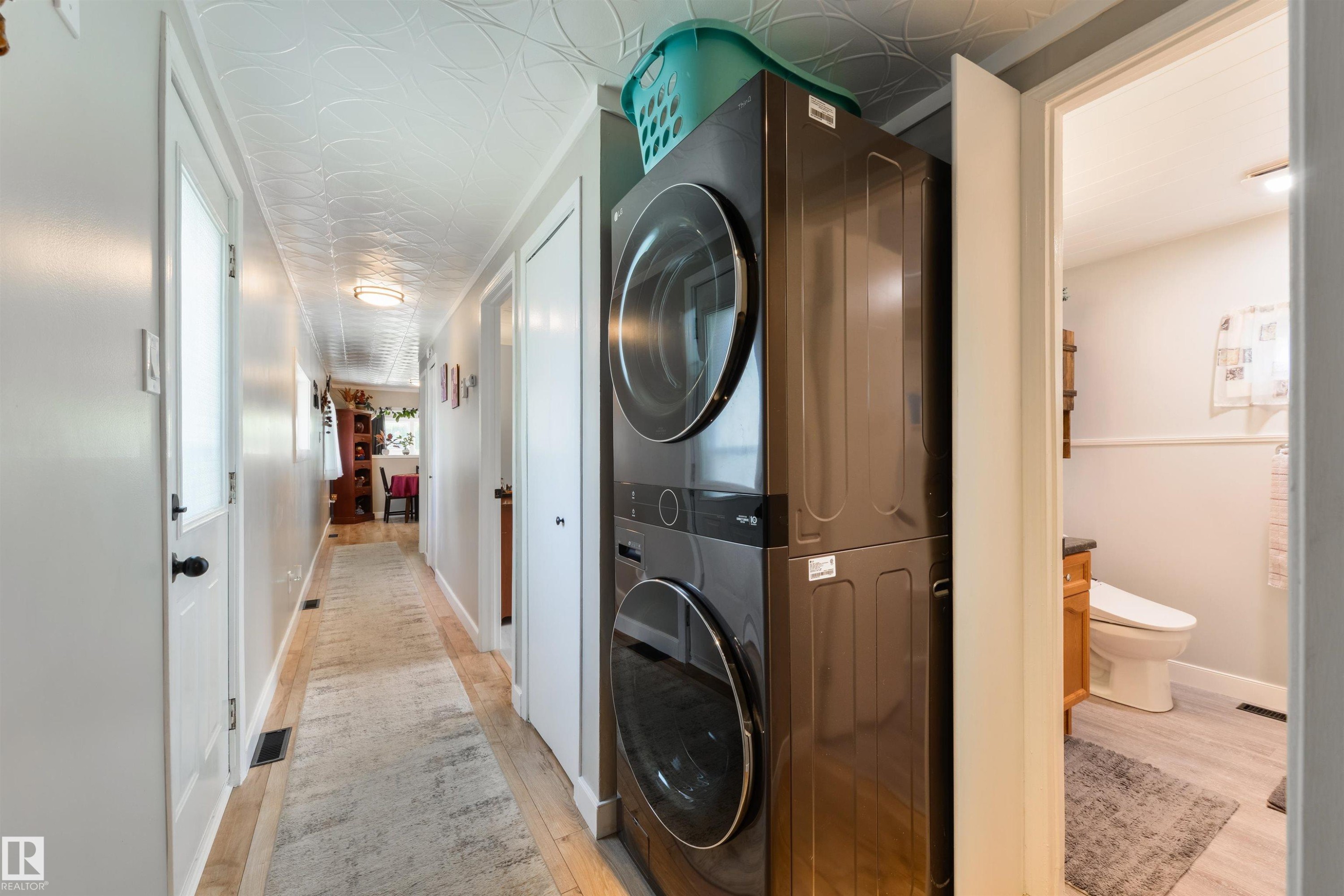 15 Post Road, Edmonton, AB - Indoor Photo Showing Laundry Room