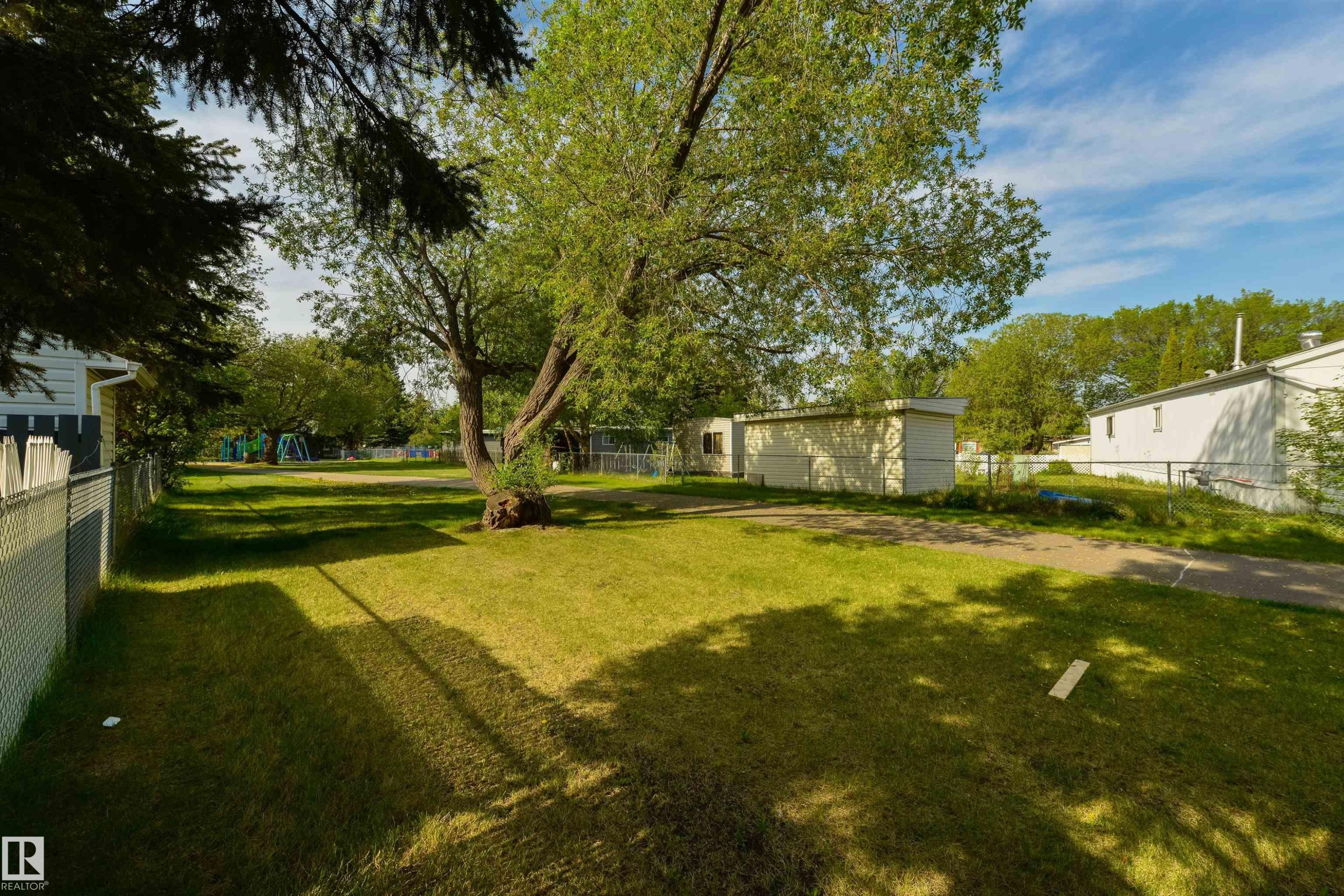 15 Post Road, Edmonton, AB - Outdoor