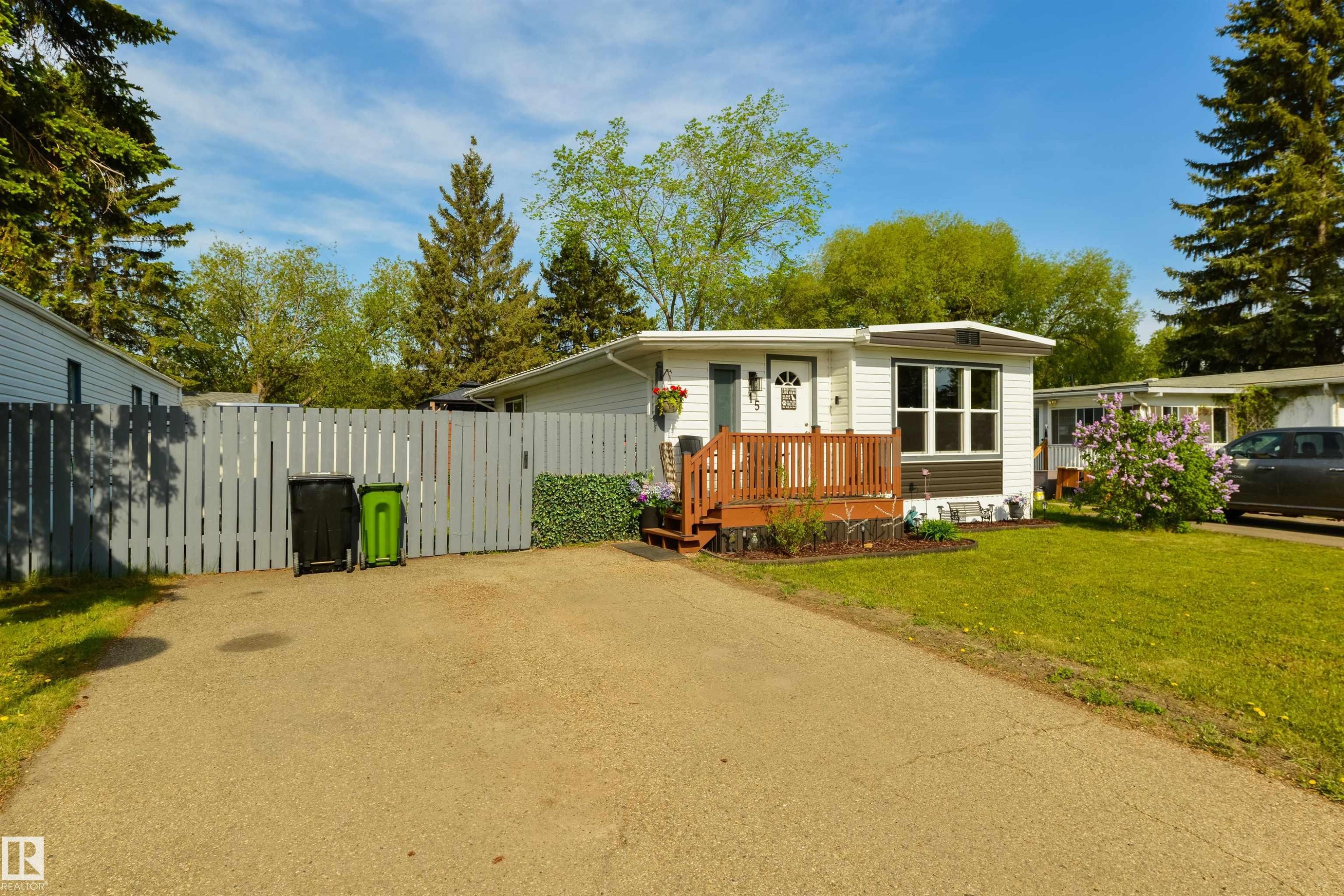 15 Post Road, Edmonton, AB - Outdoor