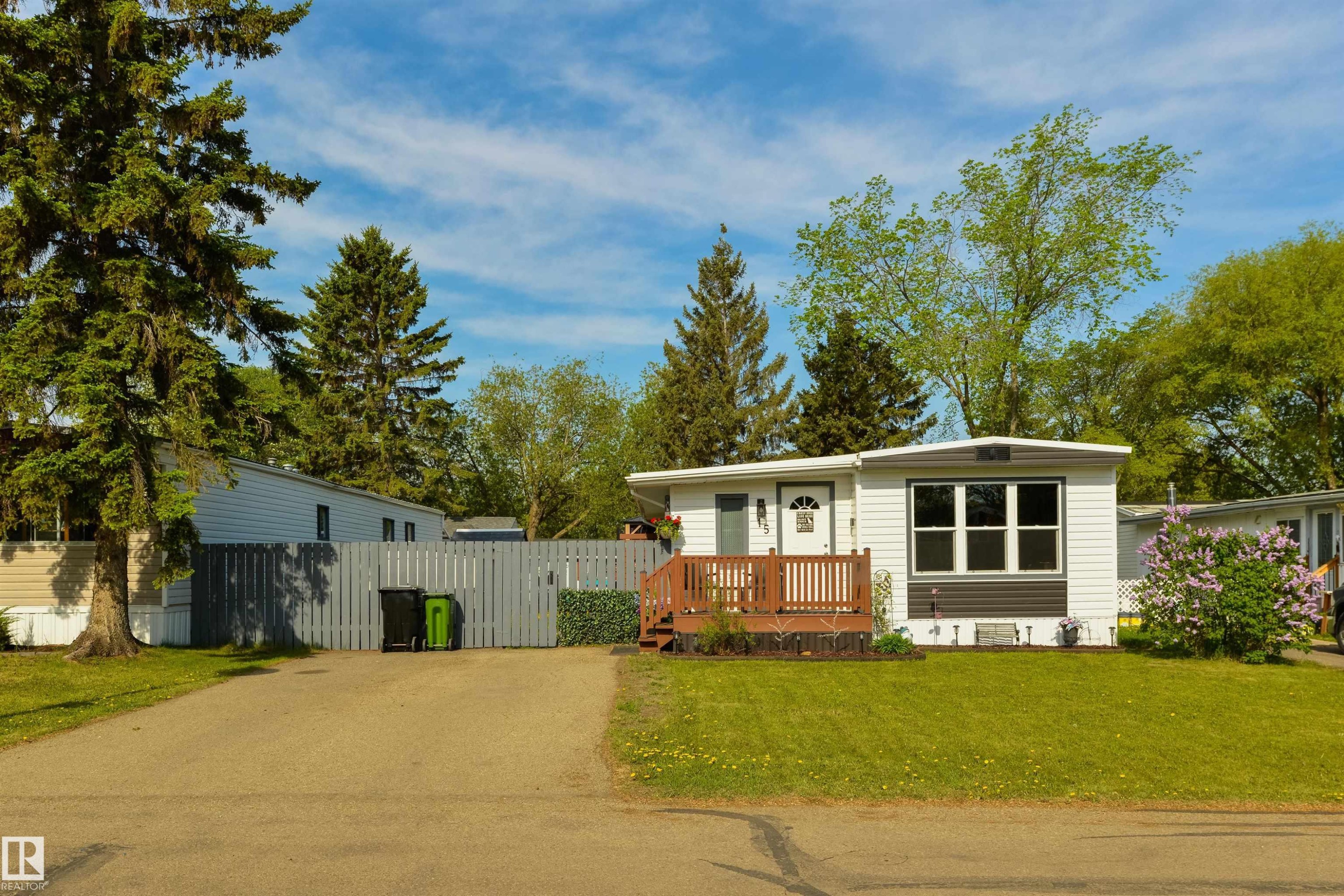 15 Post Road, Edmonton, AB - Outdoor