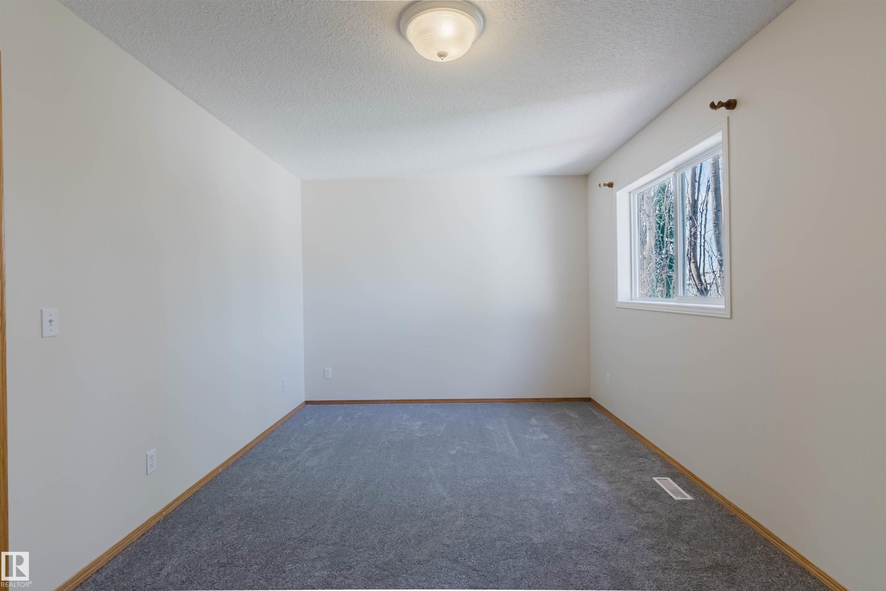 Empty room - 1686 Tompkins Wynd Nw, Edmonton, AB - Indoor Photo Showing Other Room