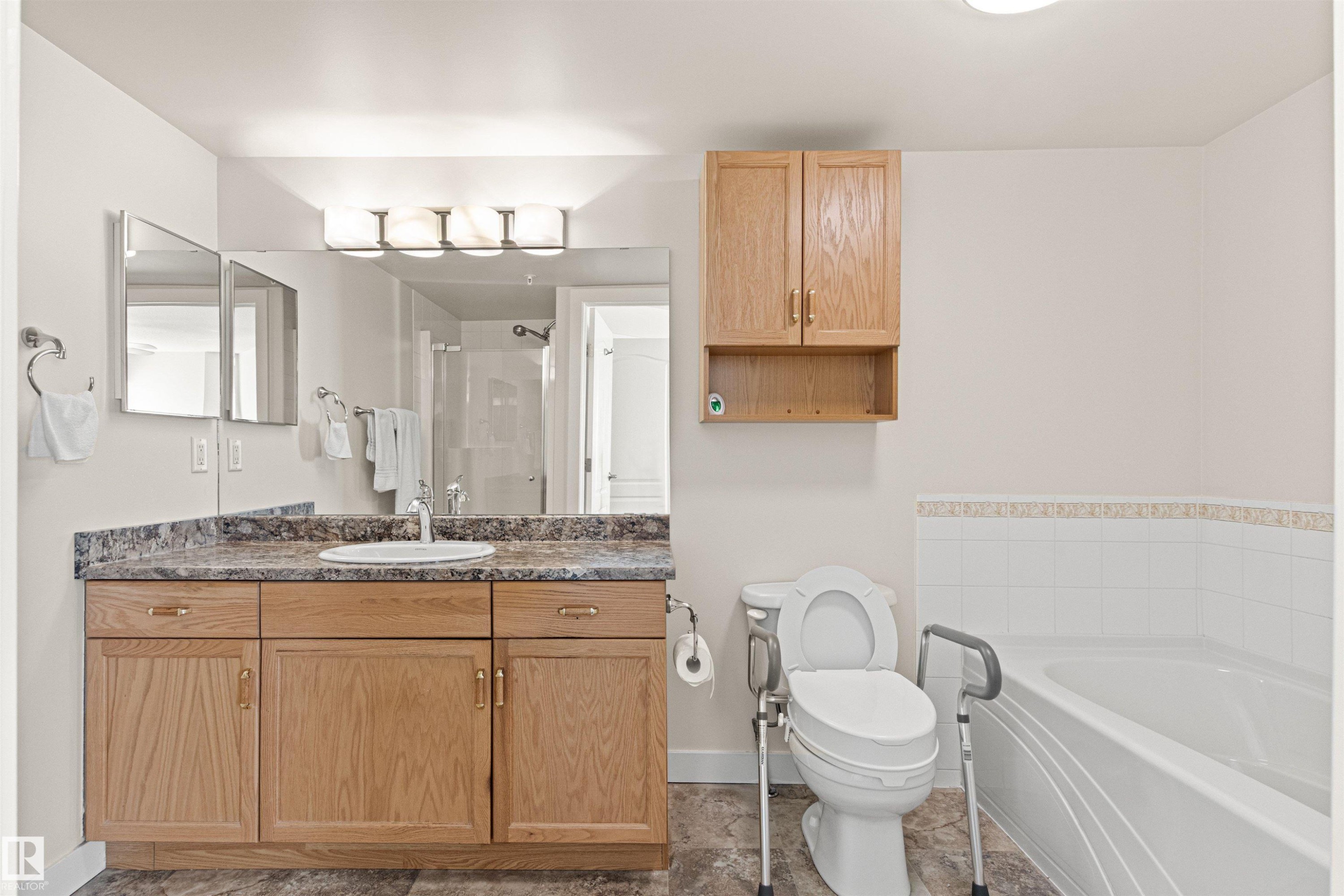 #203 8956 156 St Nw, Edmonton, AB - Indoor Photo Showing Bathroom