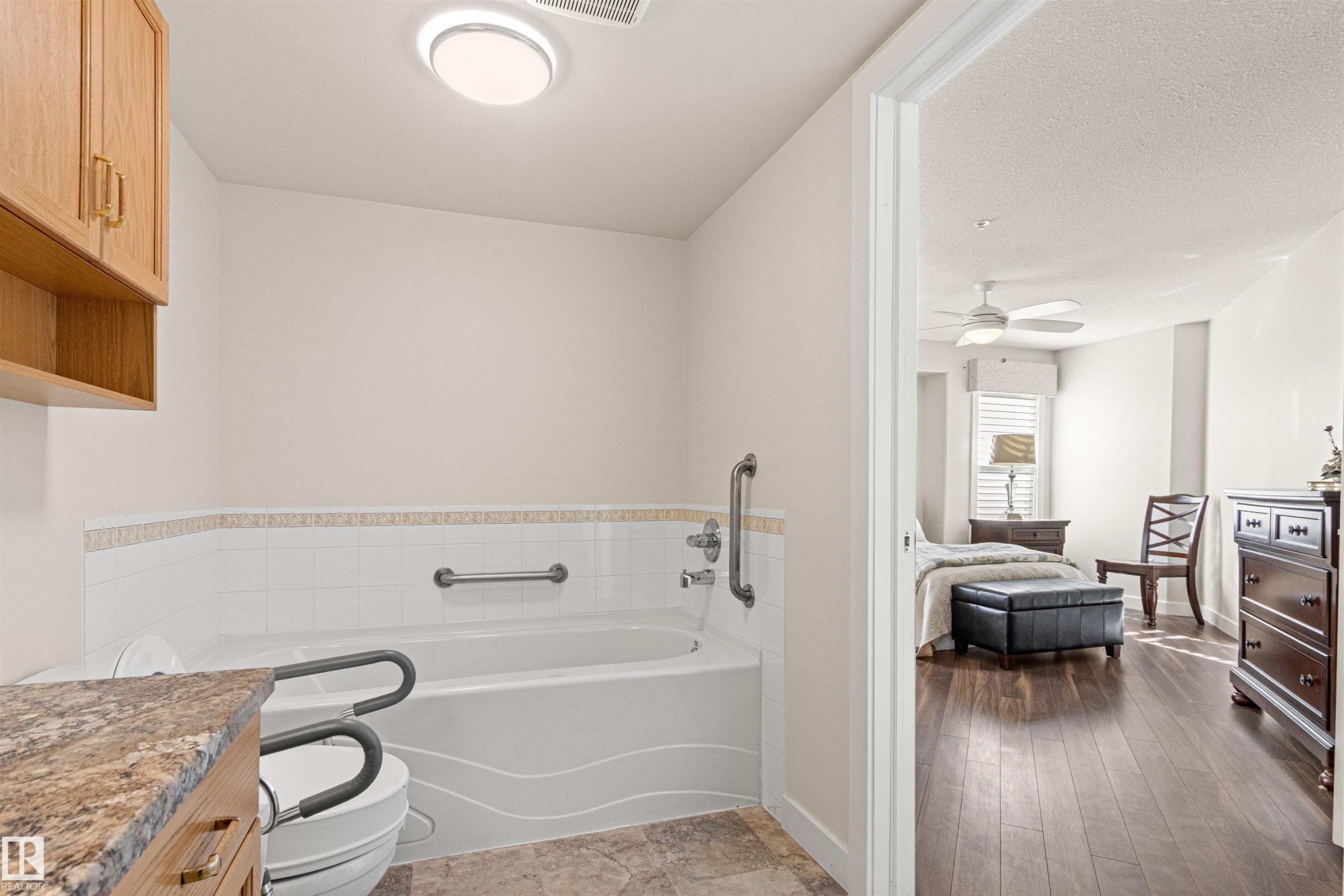 #203 8956 156 St Nw, Edmonton, AB - Indoor
