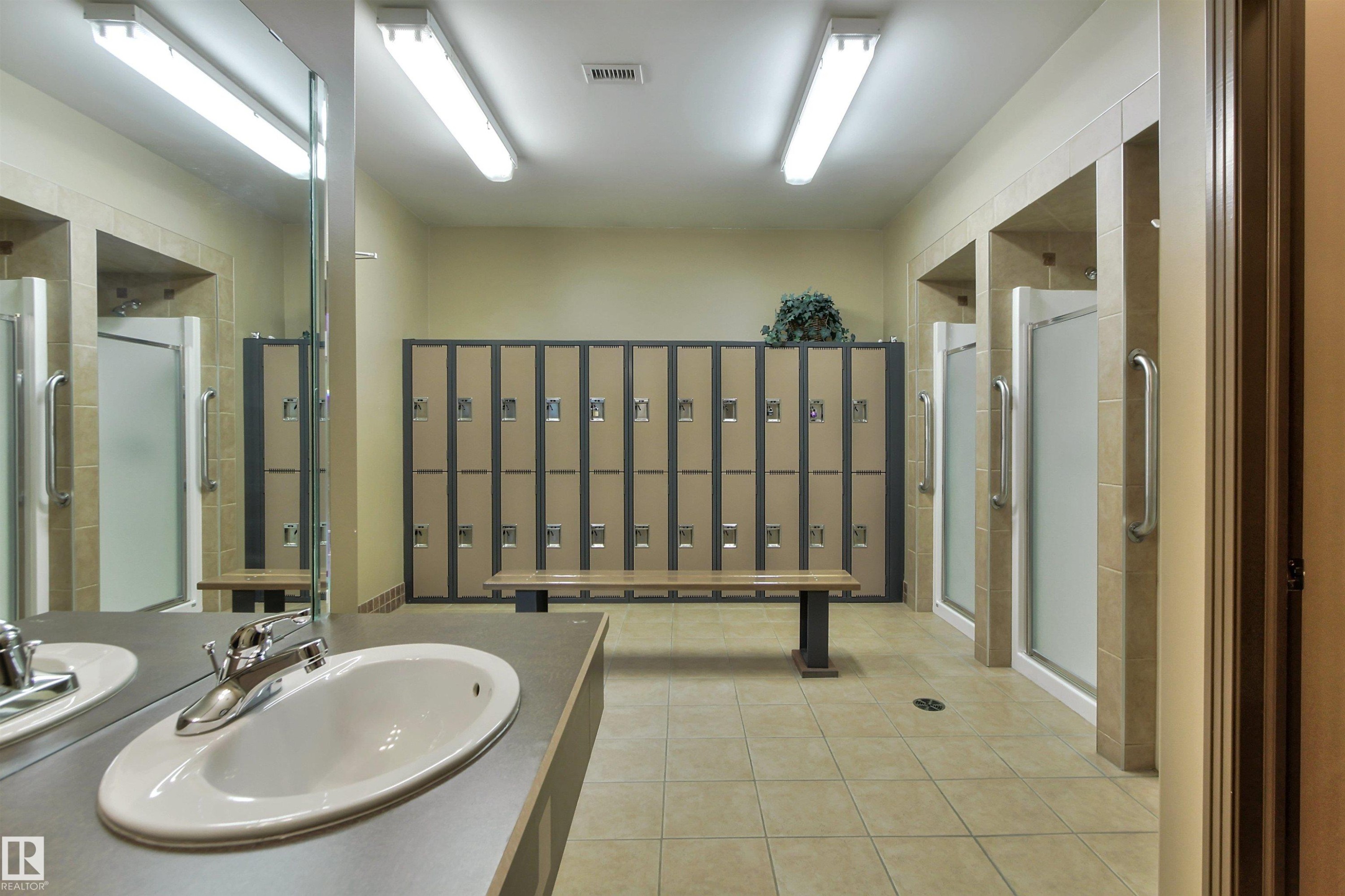#203 8956 156 St Nw, Edmonton, AB - Indoor Photo Showing Bathroom