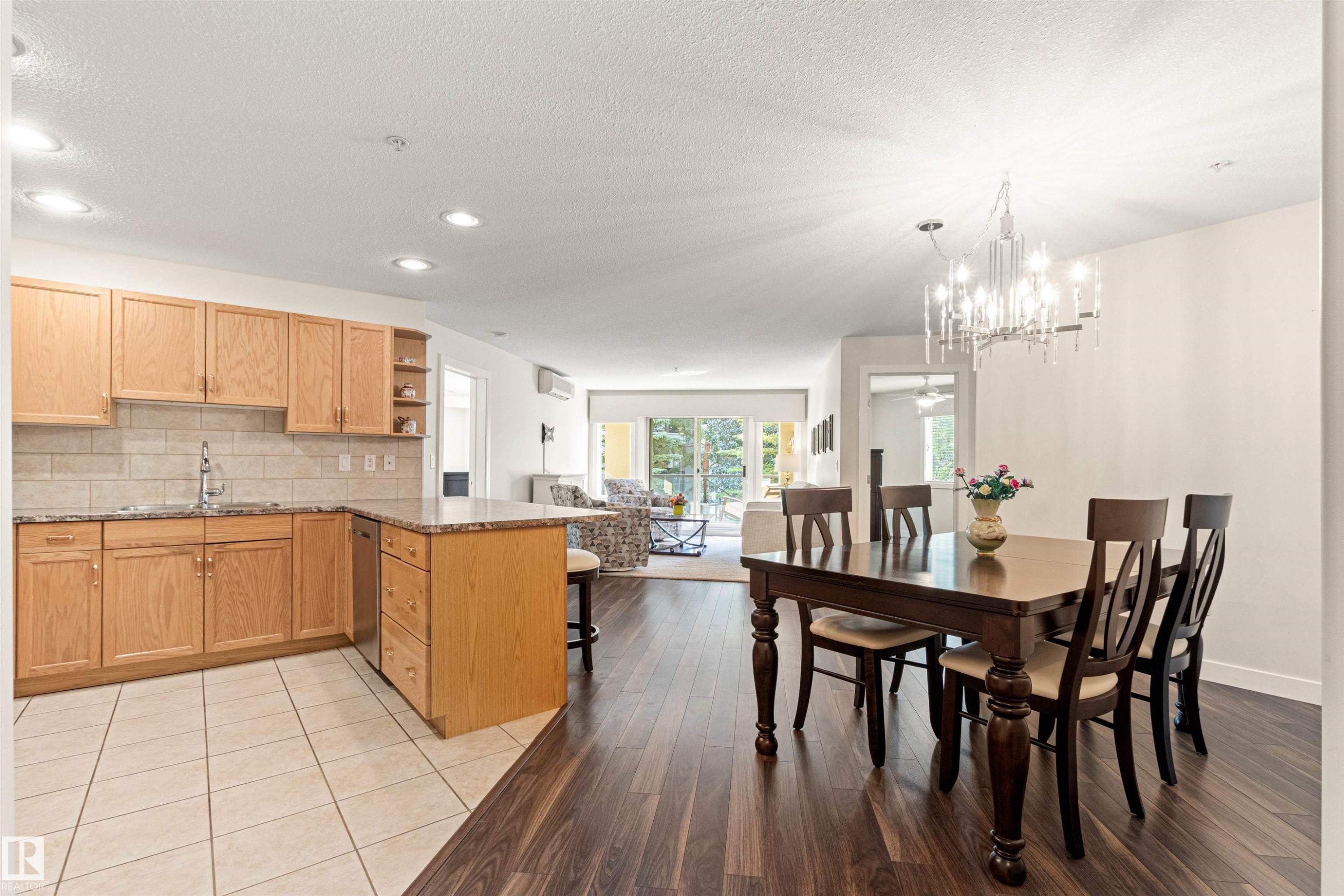 #203 8956 156 St Nw, Edmonton, AB - Indoor