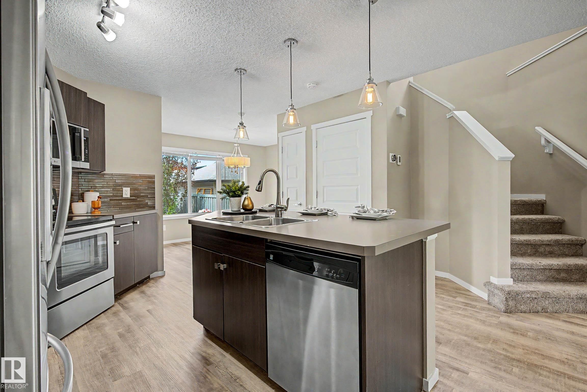 4218 Allan Link Link Sw, Edmonton, AB - Indoor Photo Showing Kitchen With Double Sink With Upgraded Kitchen