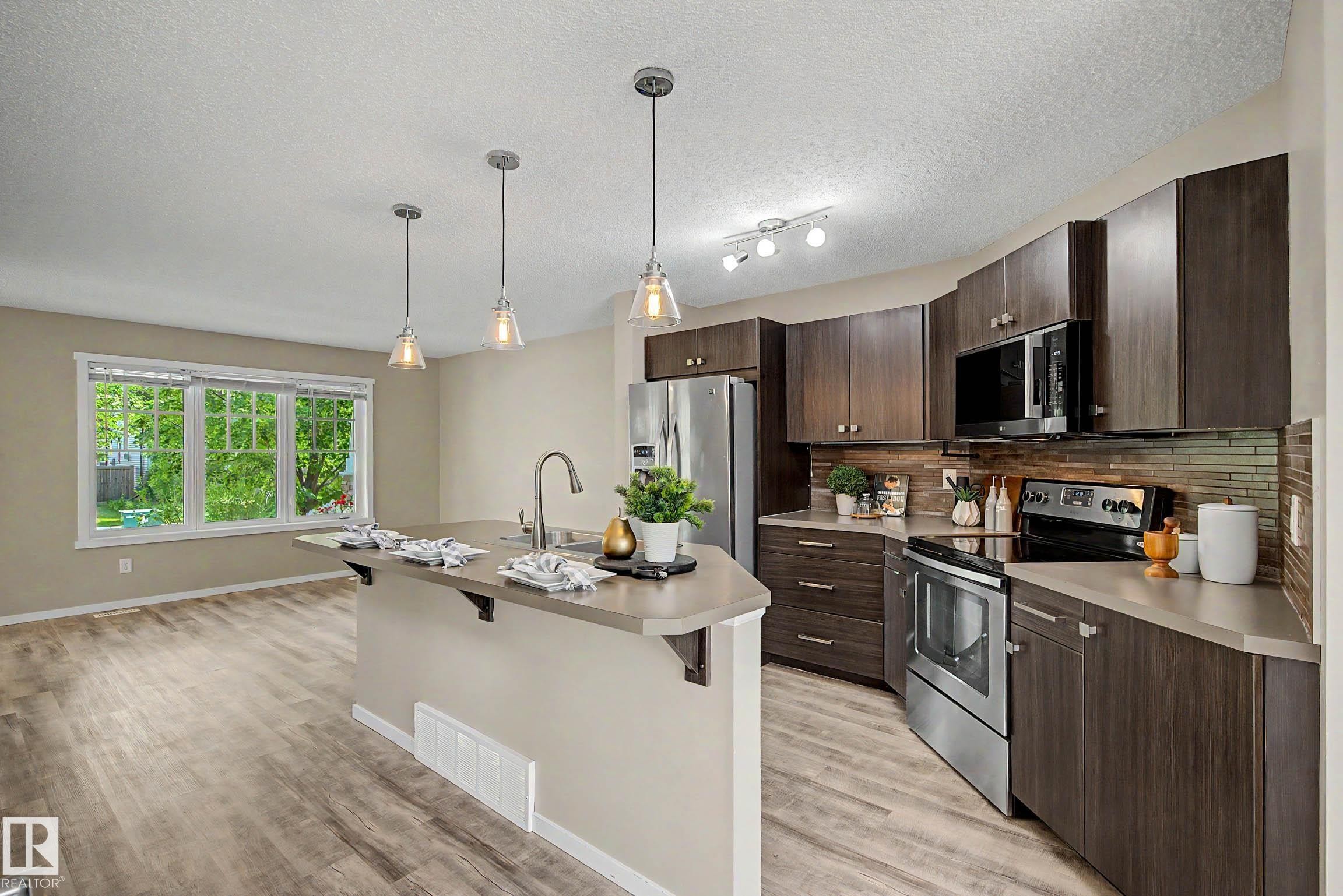 4218 Allan Link Link Sw, Edmonton, AB - Indoor Photo Showing Kitchen With Upgraded Kitchen
