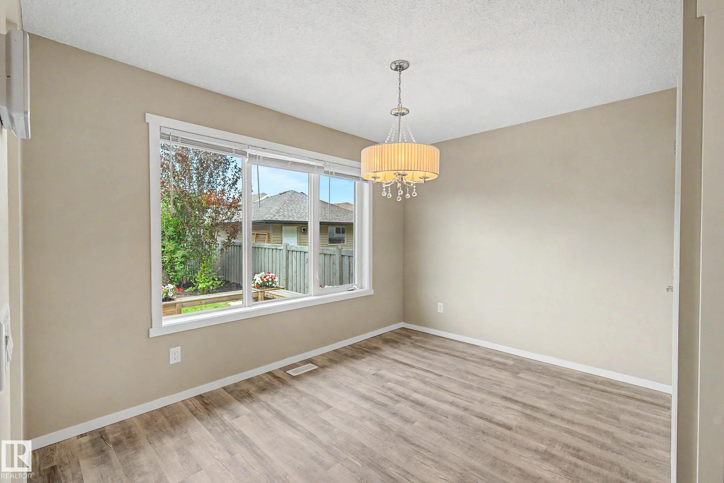 4218 Allan Link Link Sw, Edmonton, AB - Indoor Photo Showing Other Room
